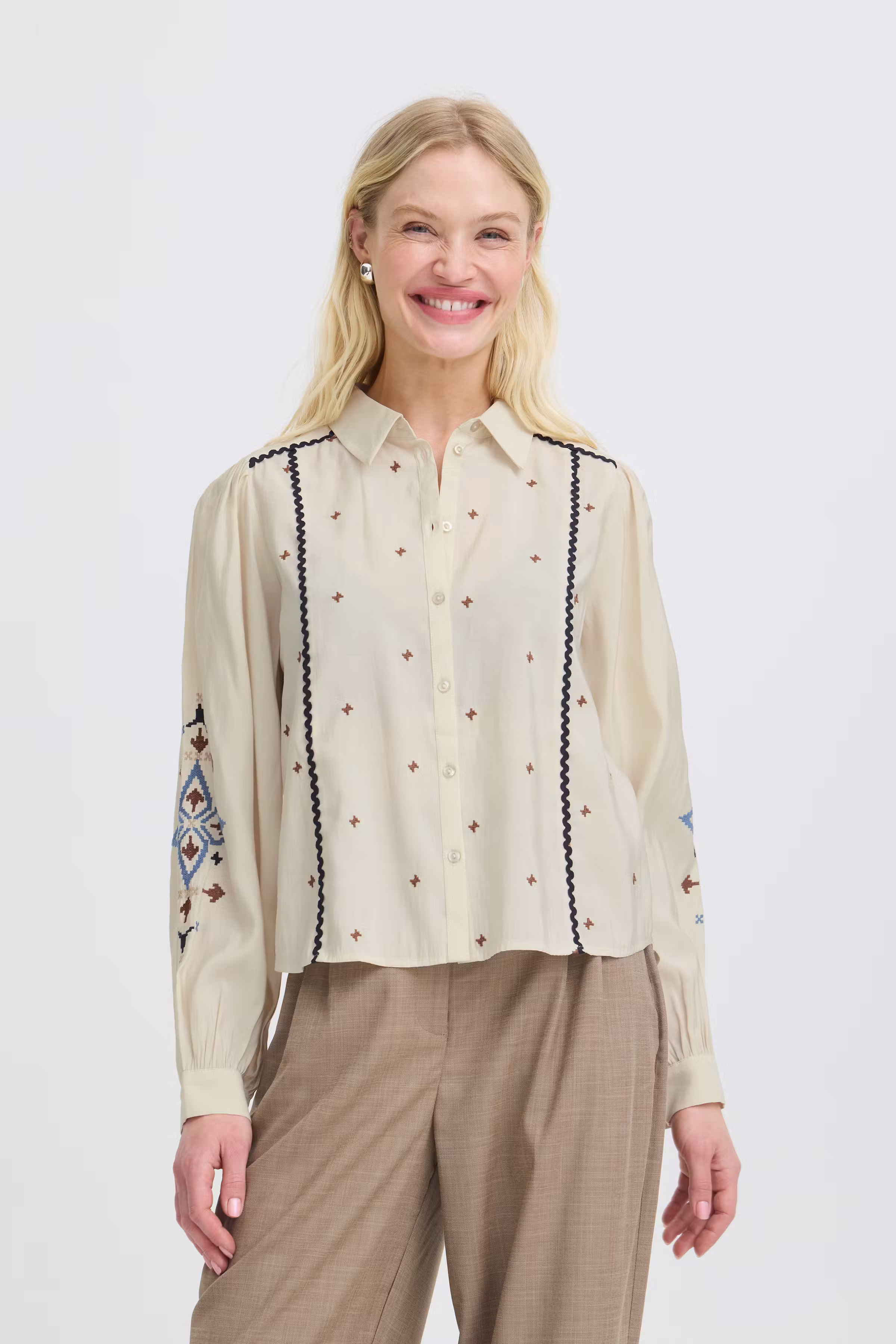 BYIRISA Overhemd LOOKBOOK FRONT 20819226-130905