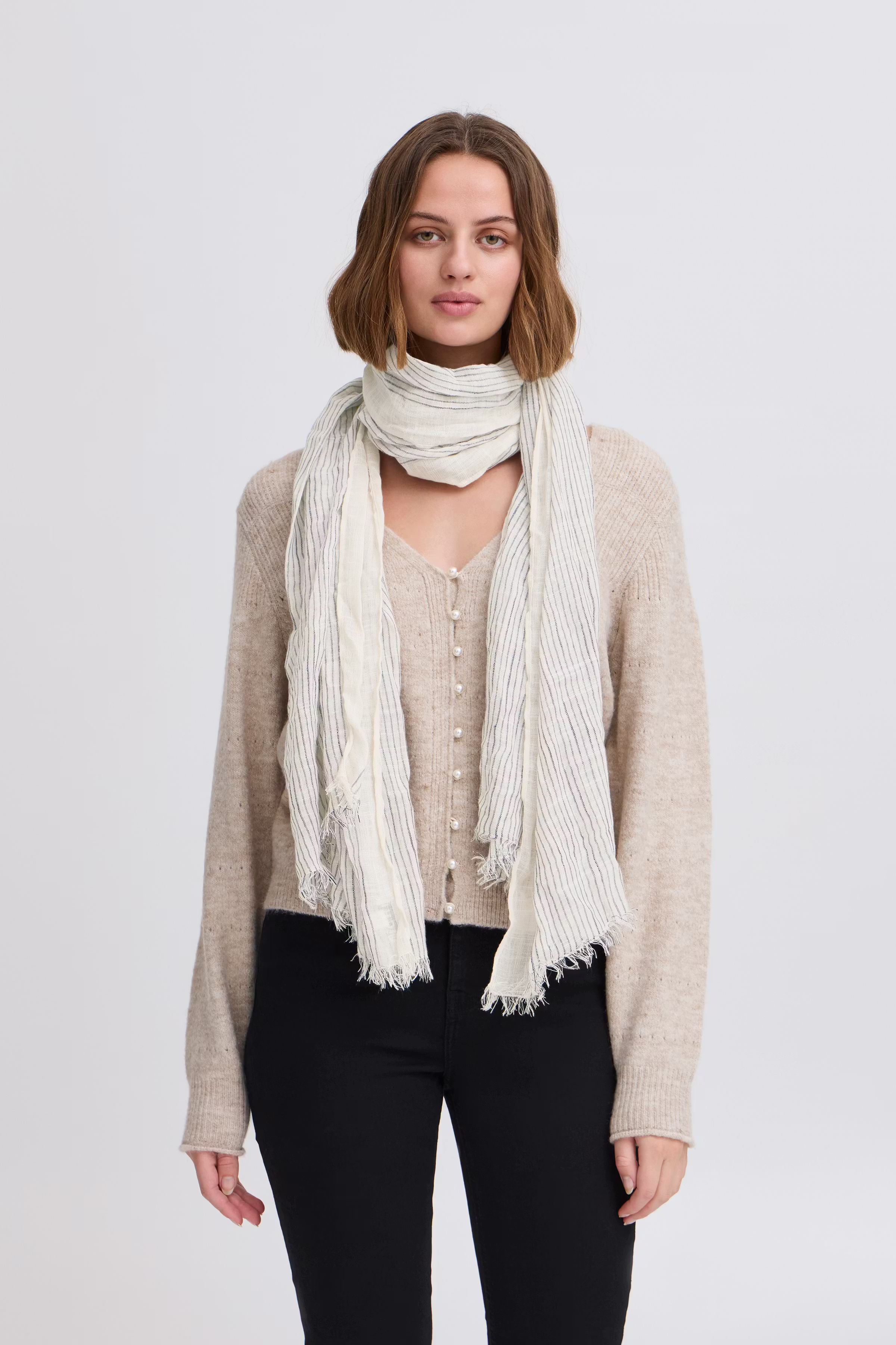 IAPERNILLA Écharpe LOOKBOOK FRONT 20122649-193933