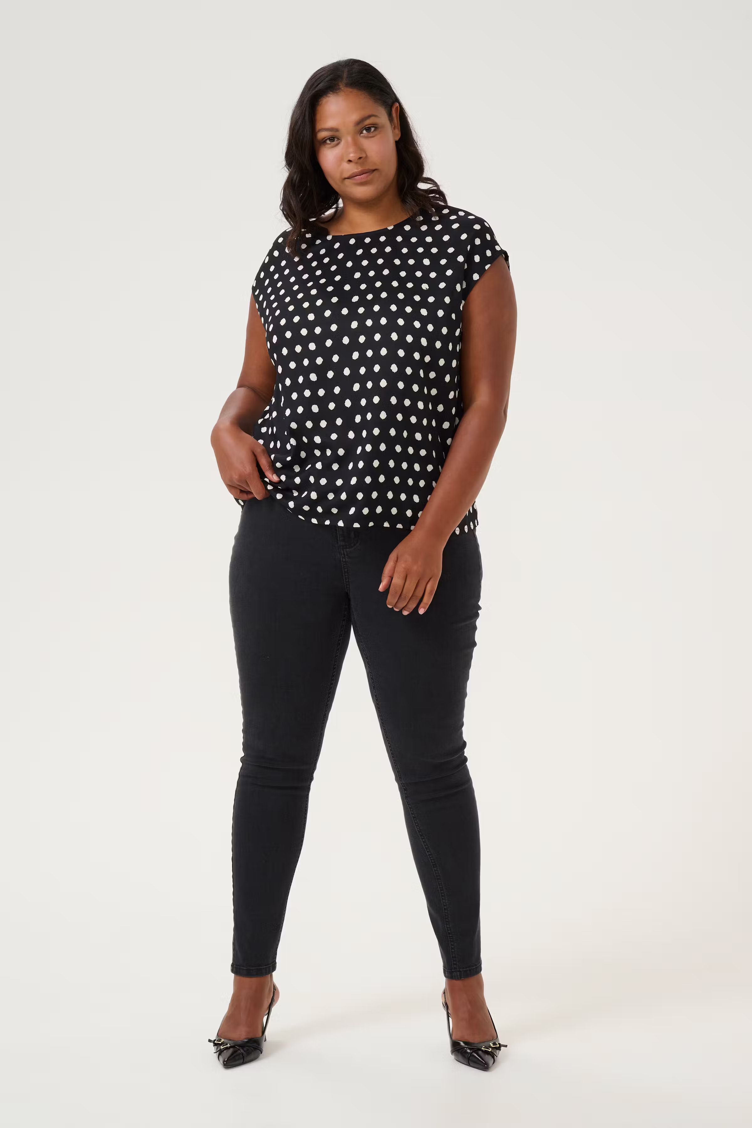 KCoda Bluse LOOKBOOK FRONT 10582934-106545