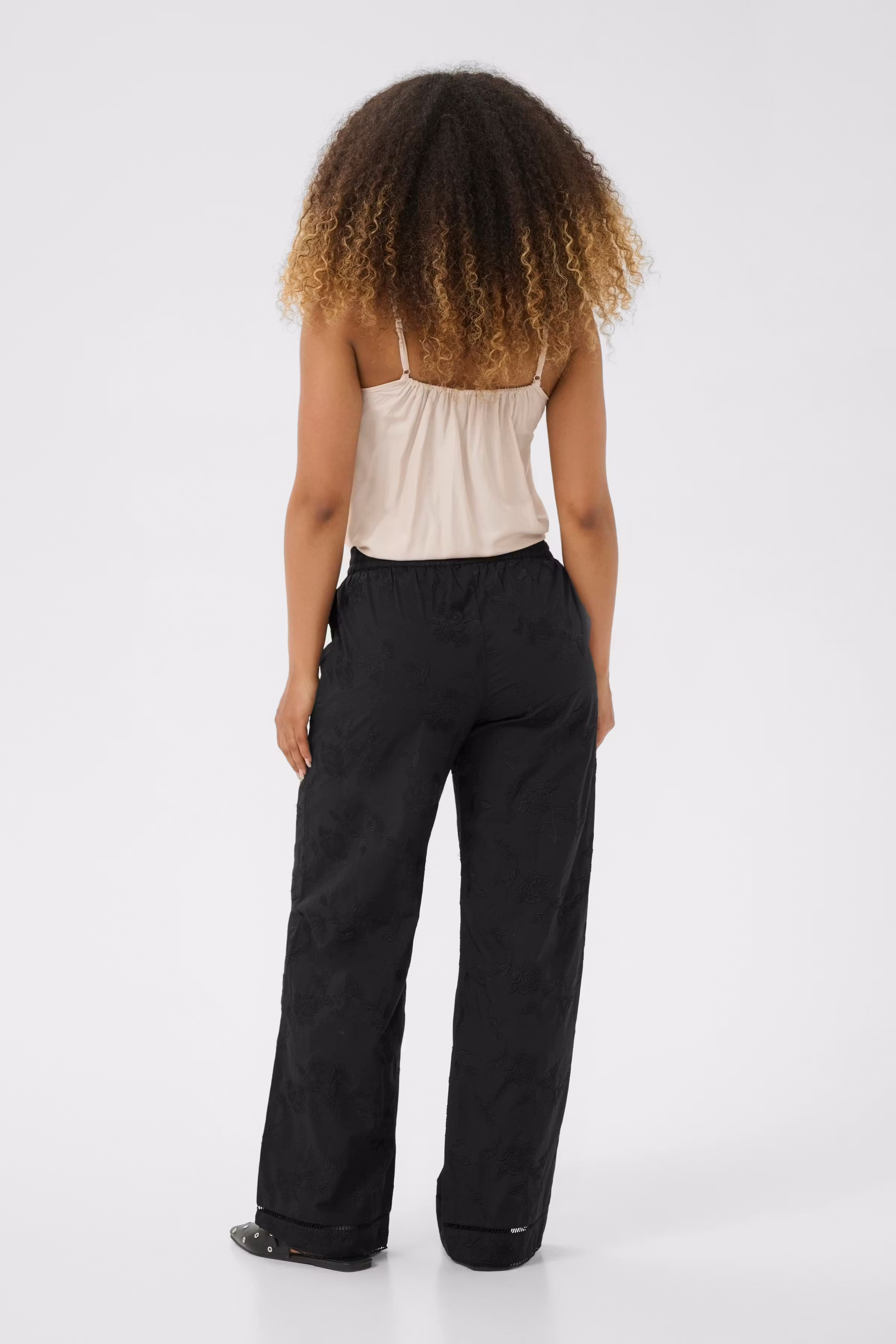 CRAnais Hose LOOKBOOK BACK 10614318-100120