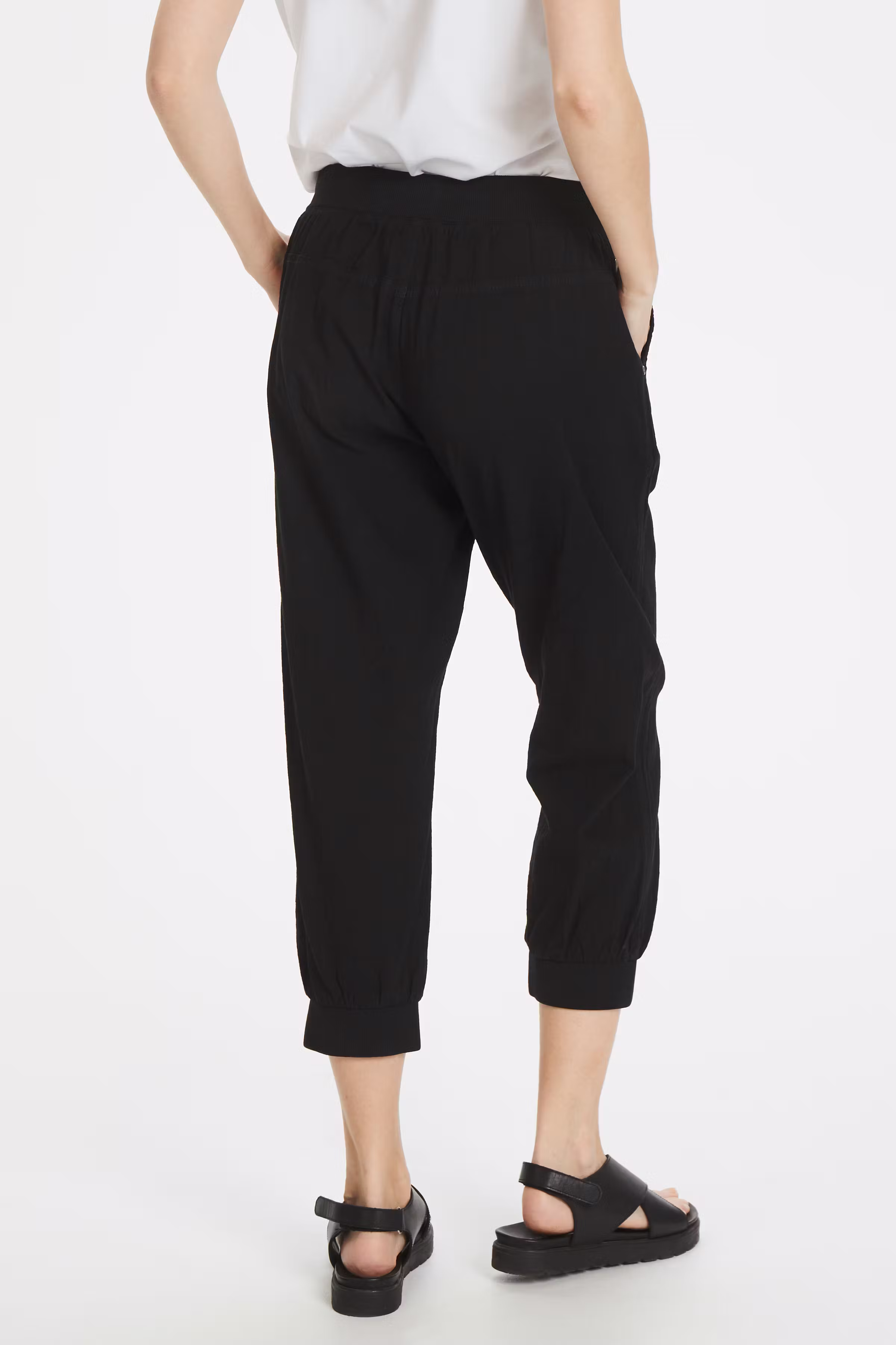 Naya Capri pants LOOKBOOK BACK 10502803-50600