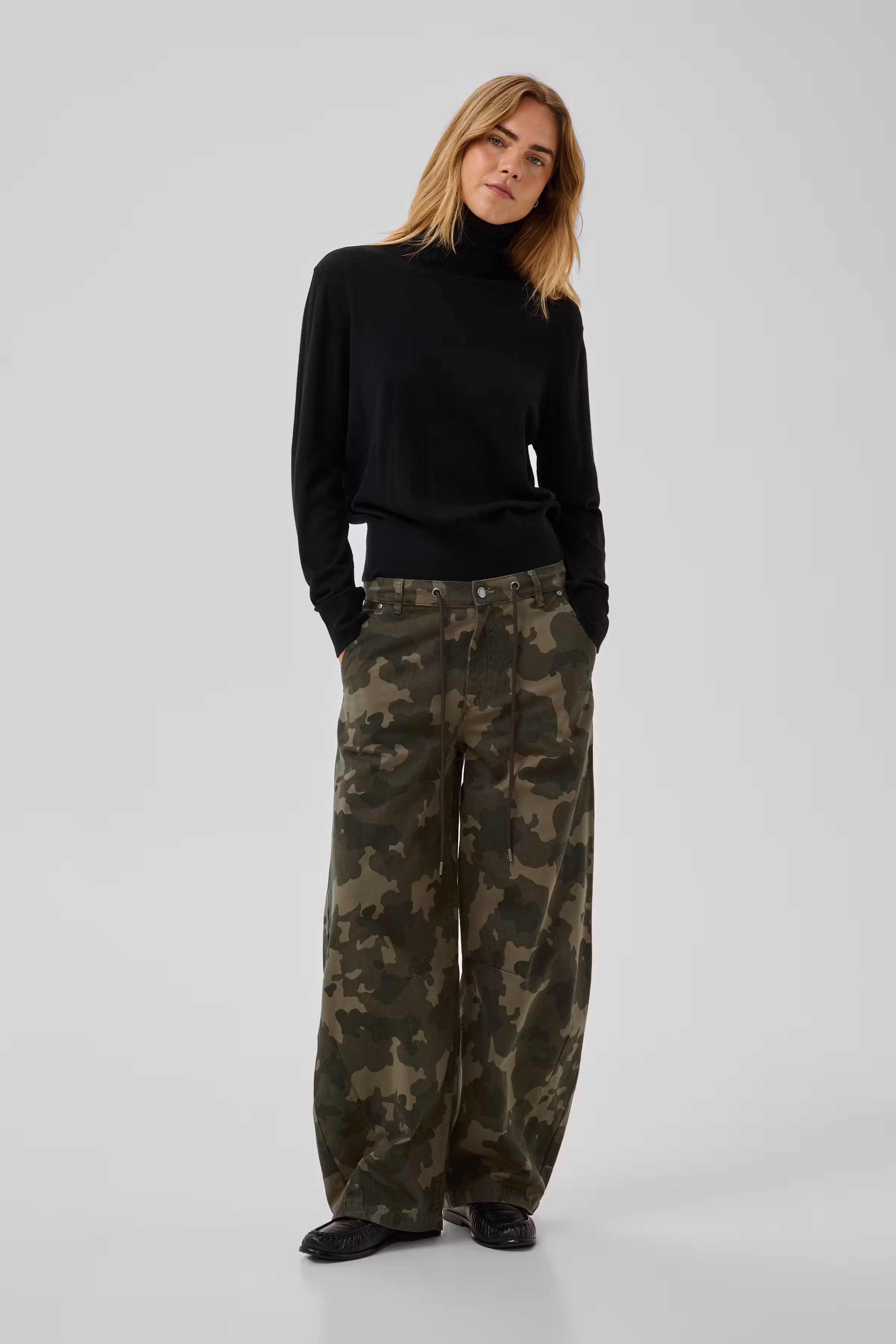 MWFro Camouflage barrelbyxor LOOKBOOK FRONT 10706123-1000992