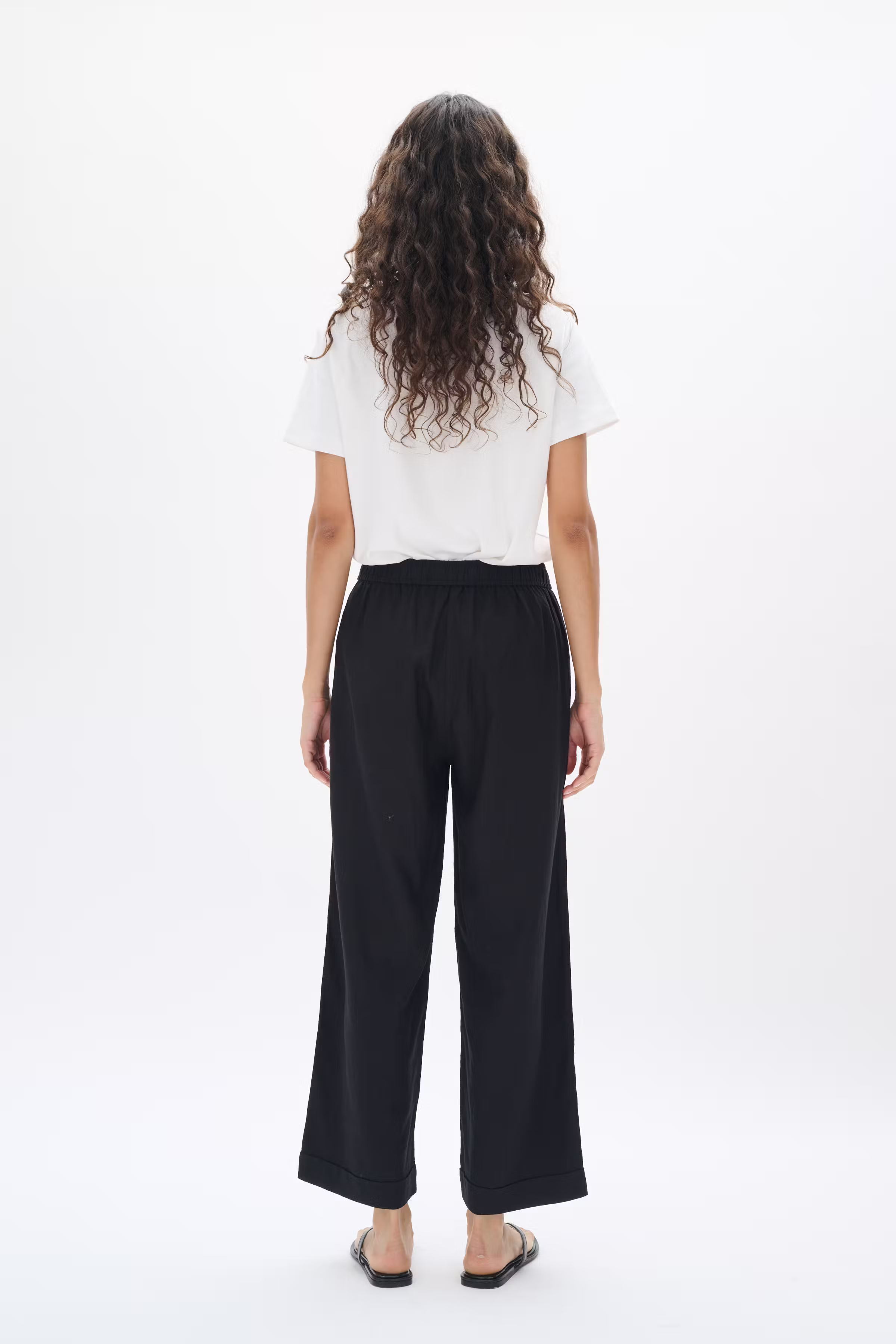 RimoneIW Linen Trousers LOOKBOOK BACK 30110459-194008