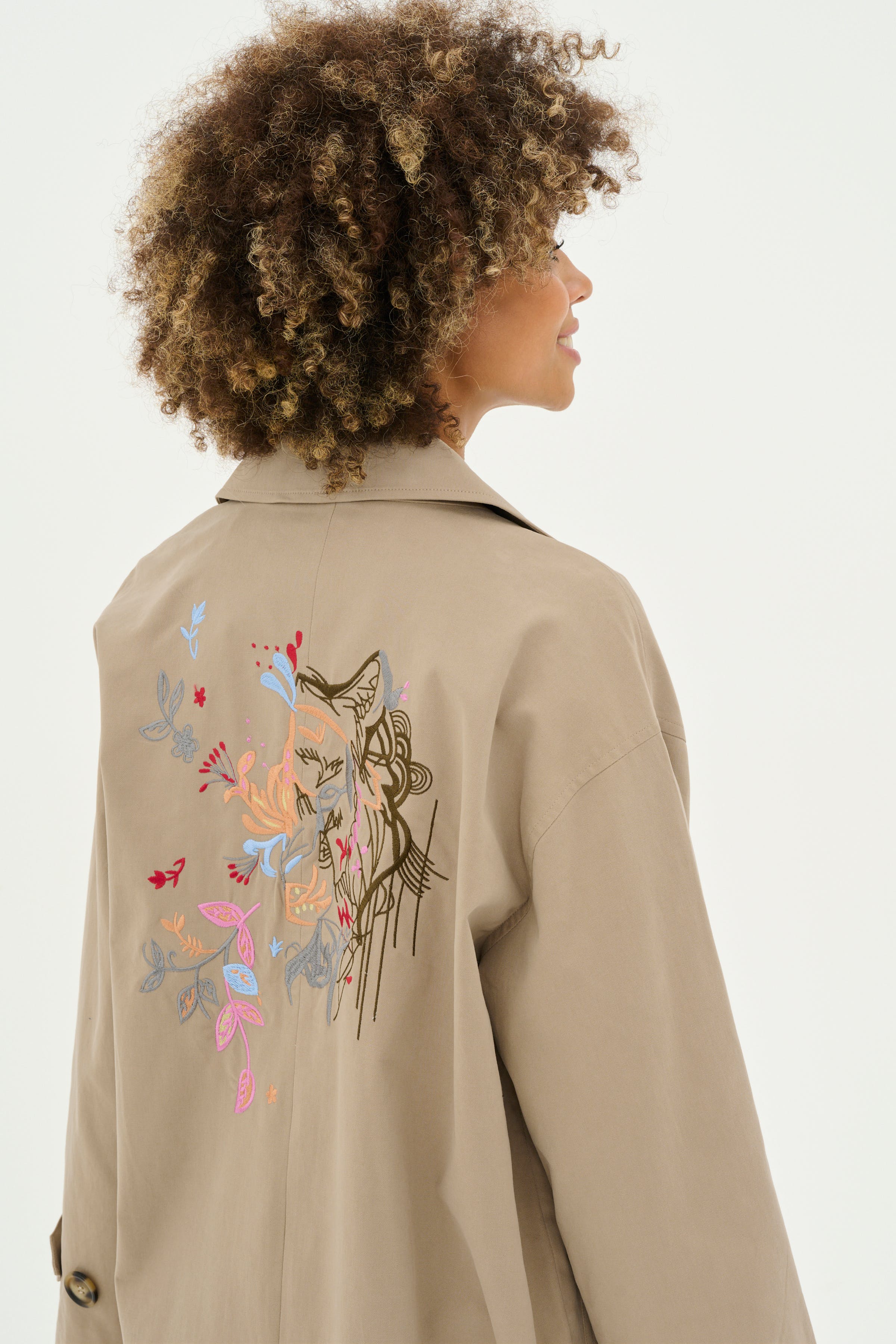CUaugustina Trenchcoat with embroidery LOOKBOOK DETAIL 50110718-171009