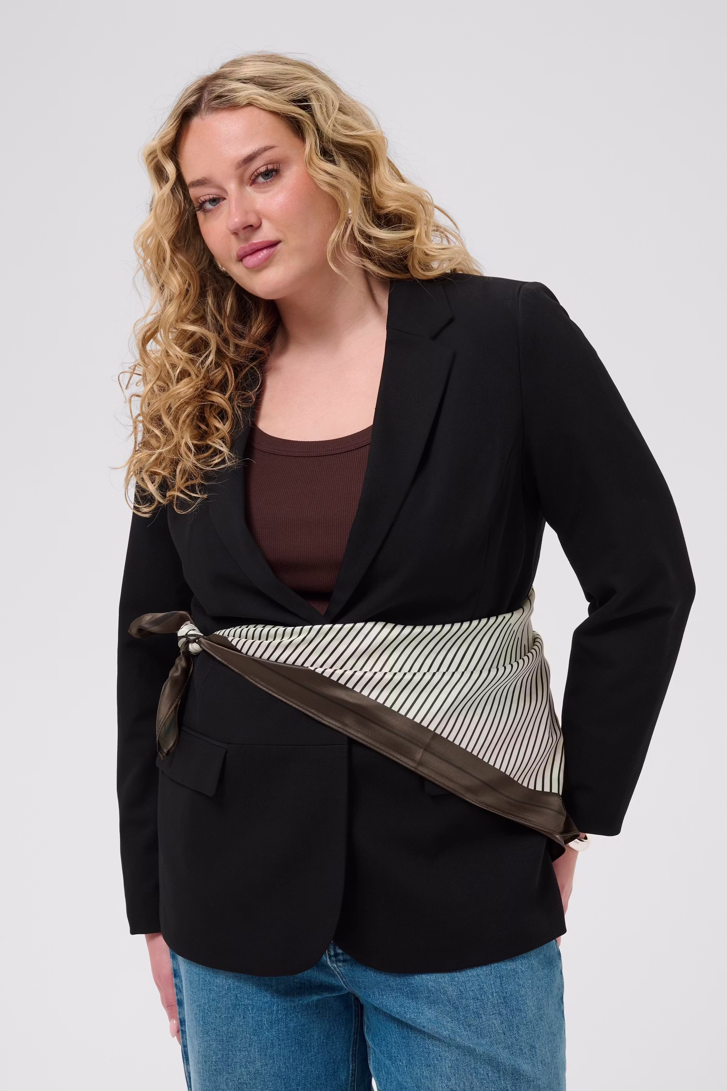 KCfiana Tuch LOOKBOOK FRONT 10584322-109736