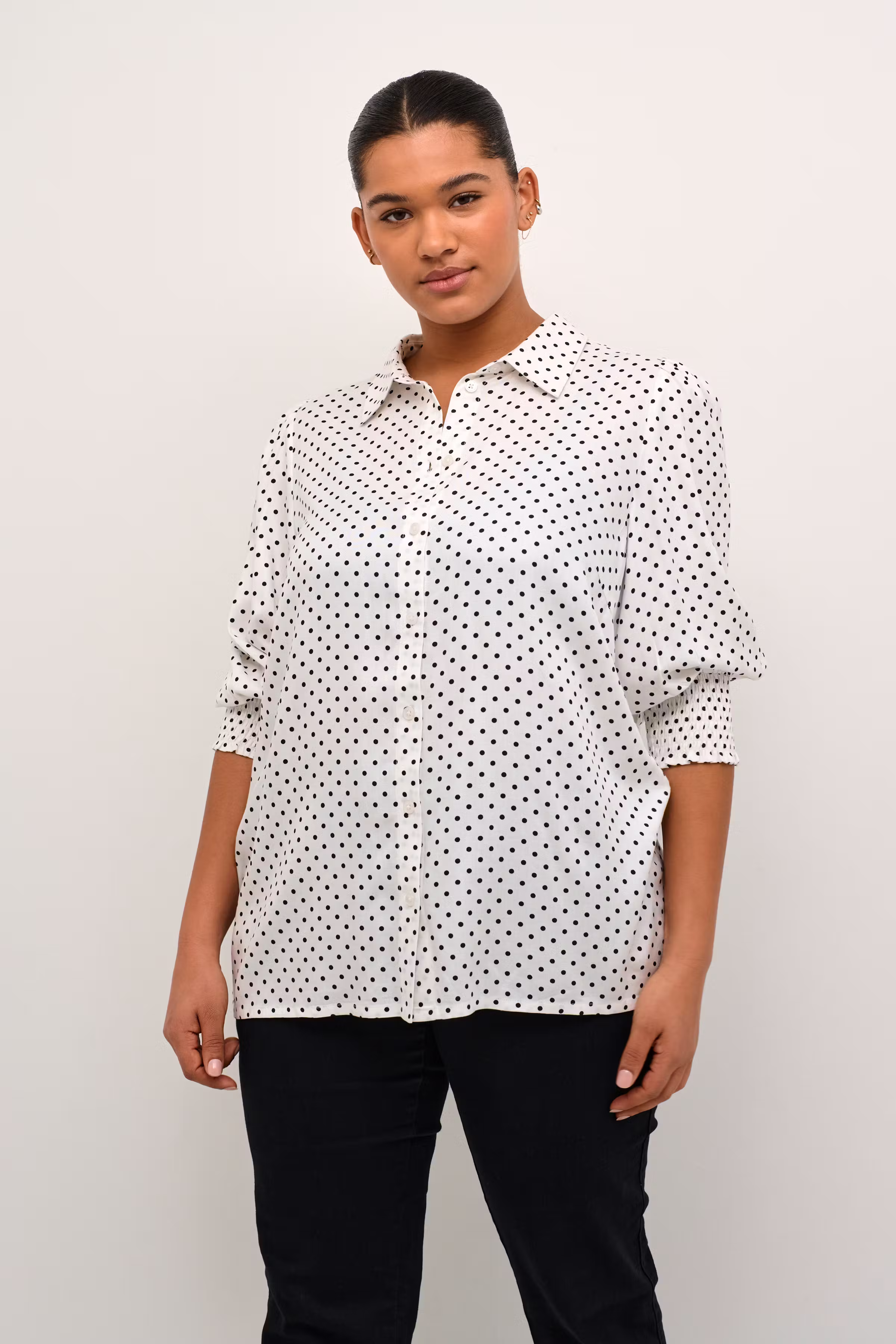 KCthori Blus LOOKBOOK FRONT 10582501-106270