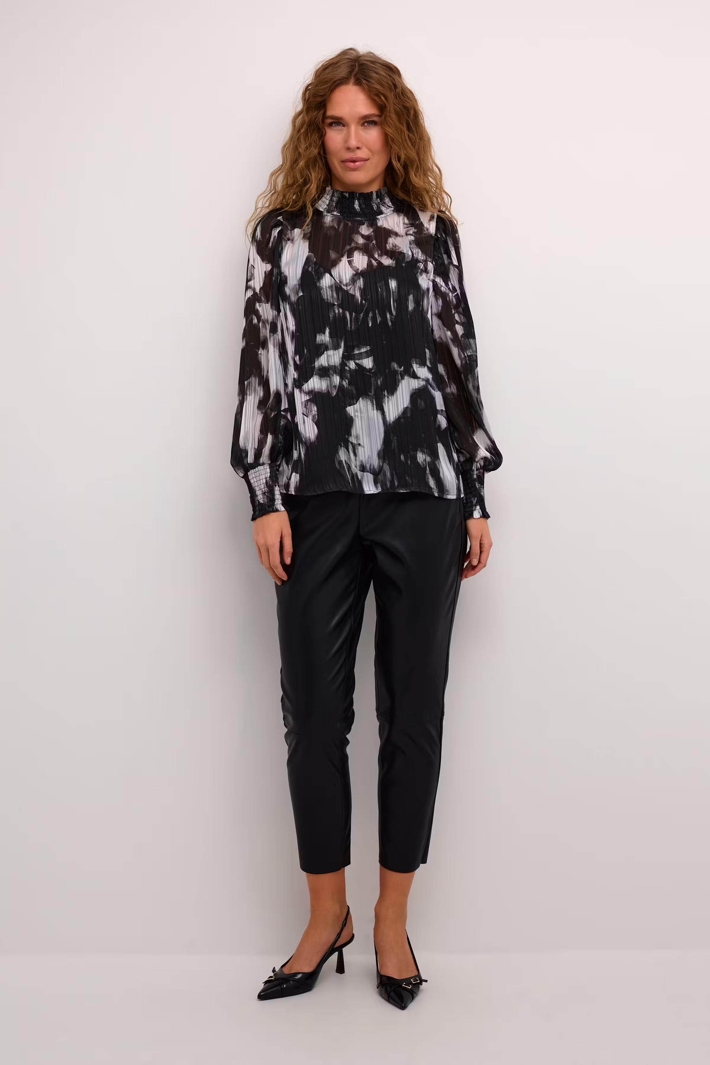 KAlifa Bluse LOOKBOOK FRONT 10509201-106593