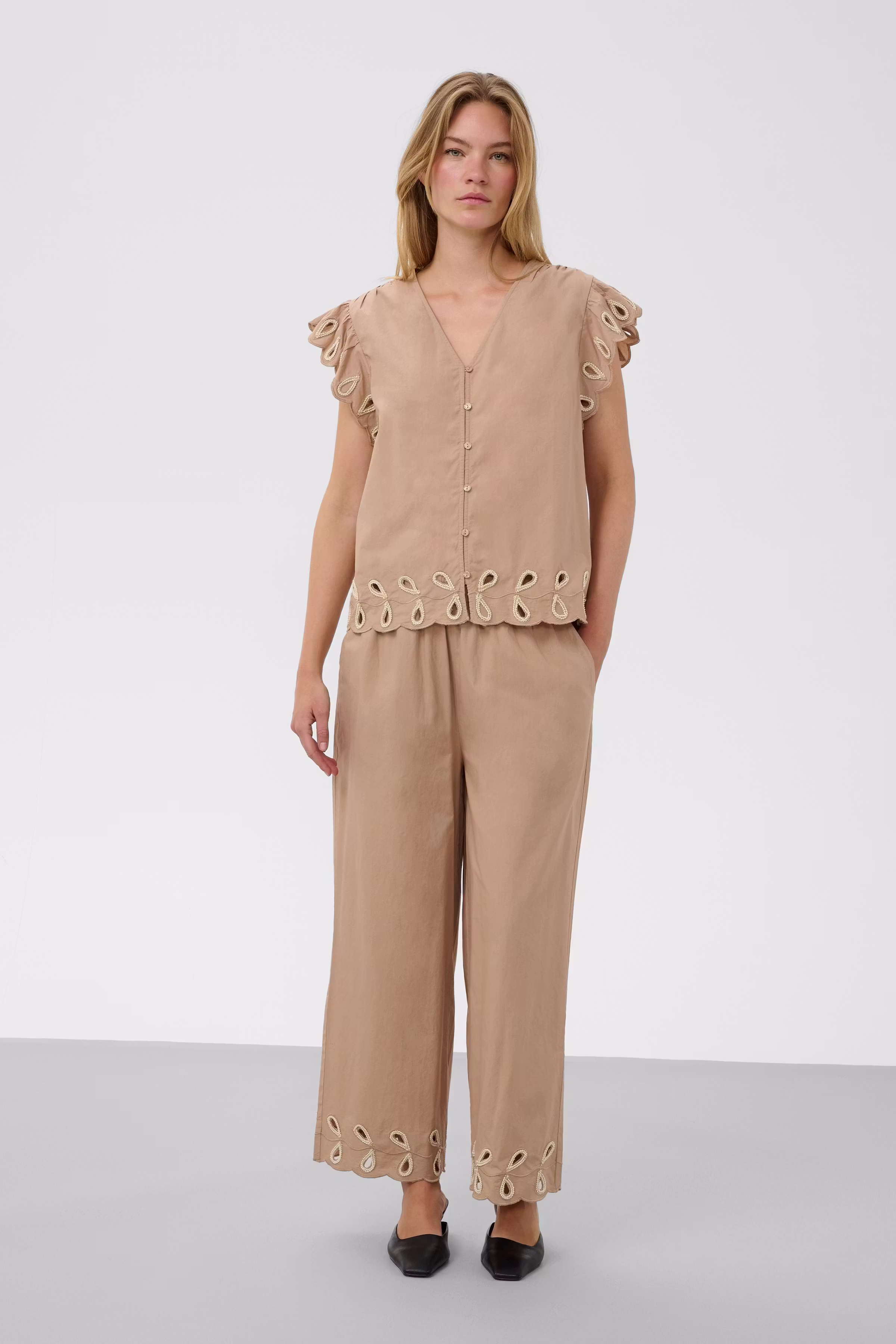 SLAmara Top LOOKBOOK FRONT 30409329-171312