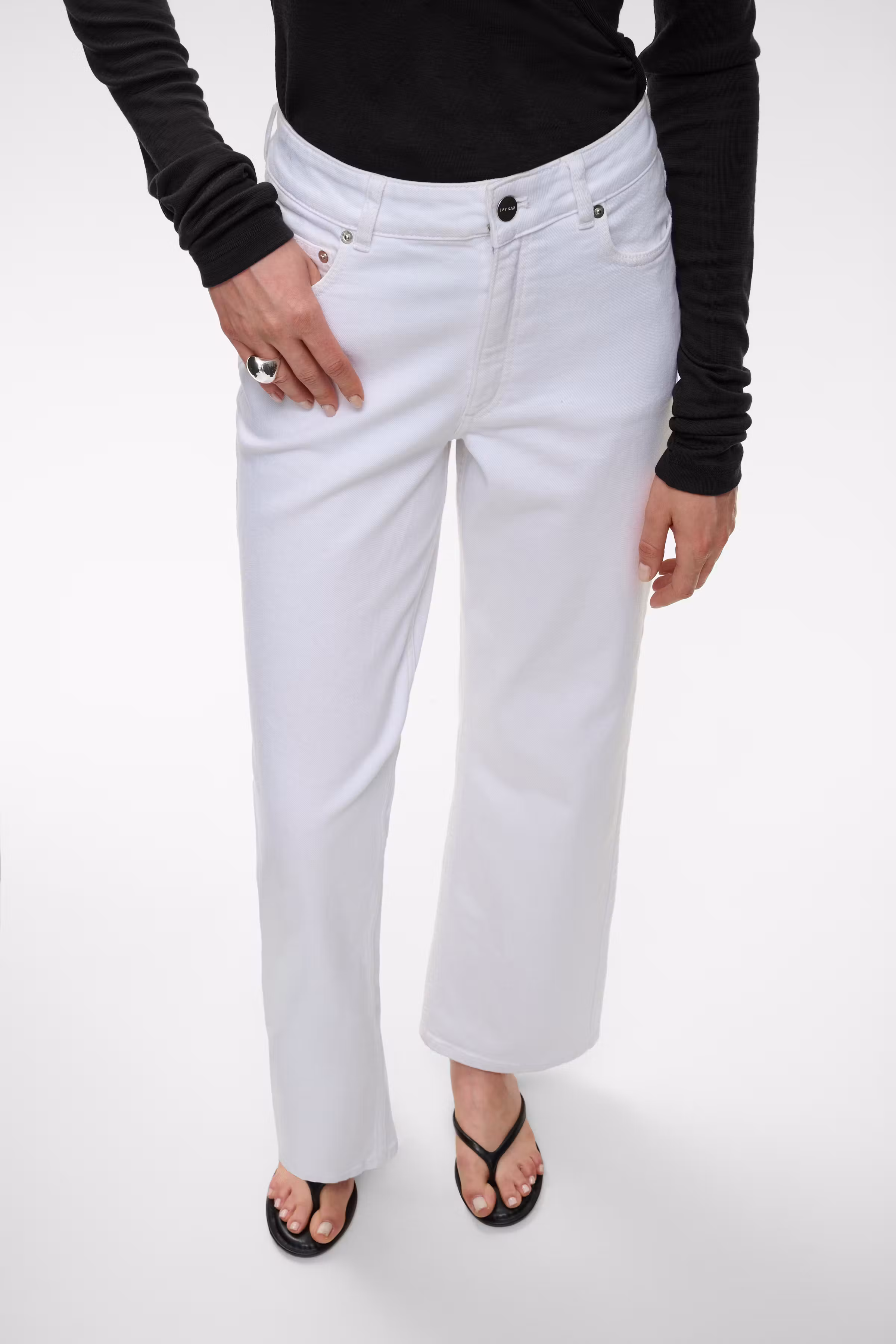 IOPetra Jeans LOOKBOOK FRONT 30600158-WH001