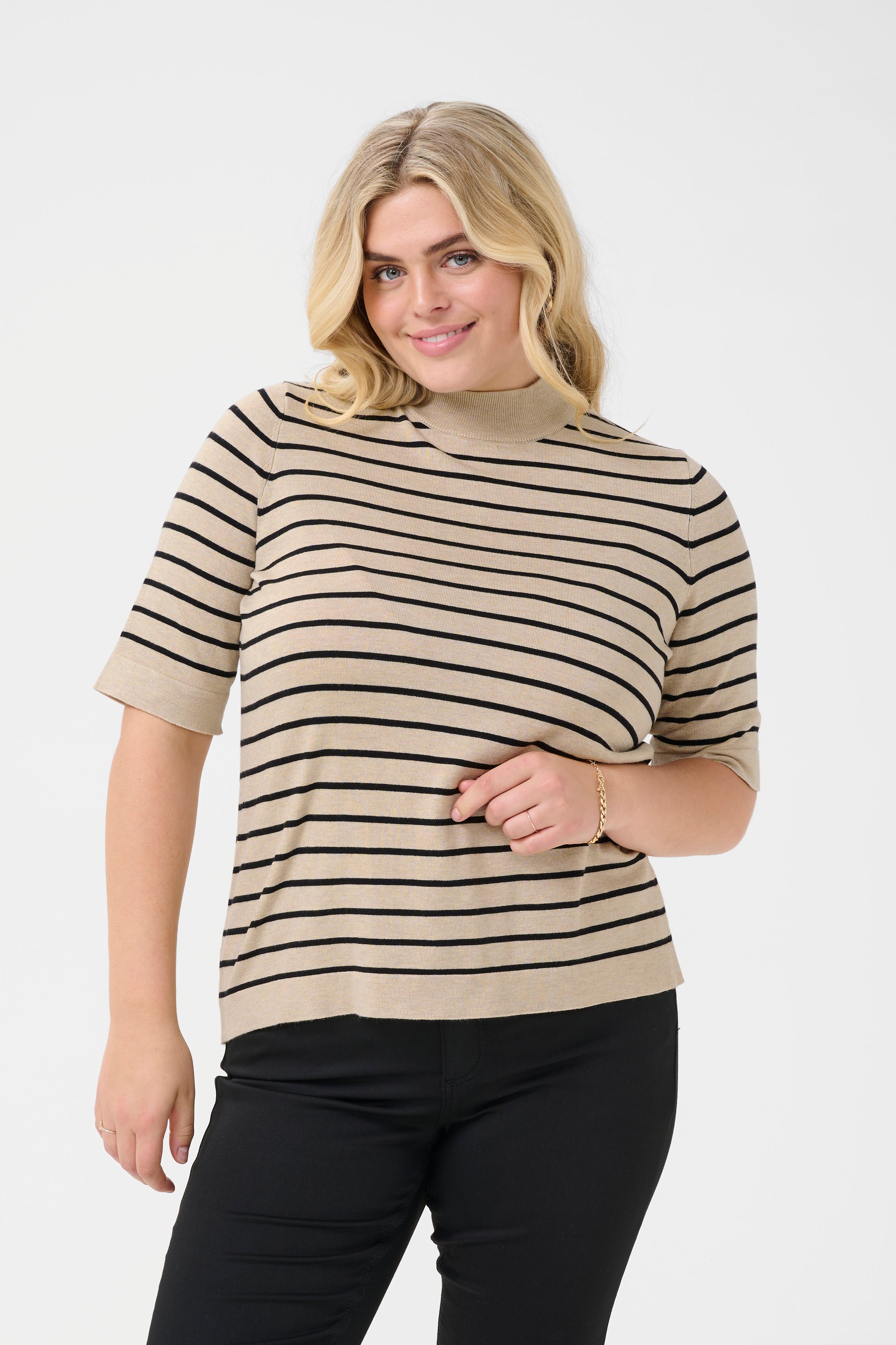 KClizzy Pullover LOOKBOOK FRONT 10583484-107929