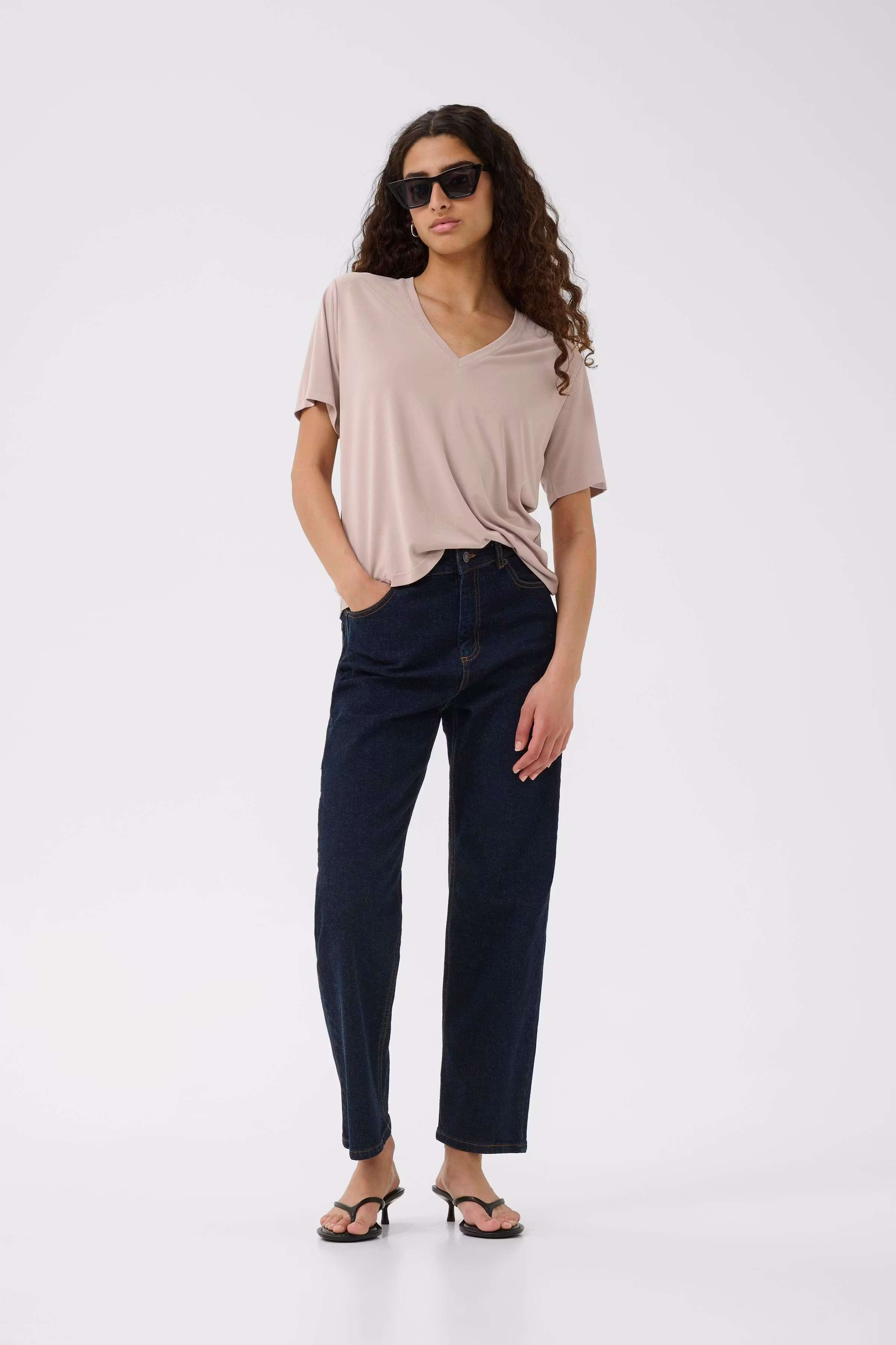 LilianaIW Base V-Neck T-shirt LOOKBOOK FRONT 30109353-151506