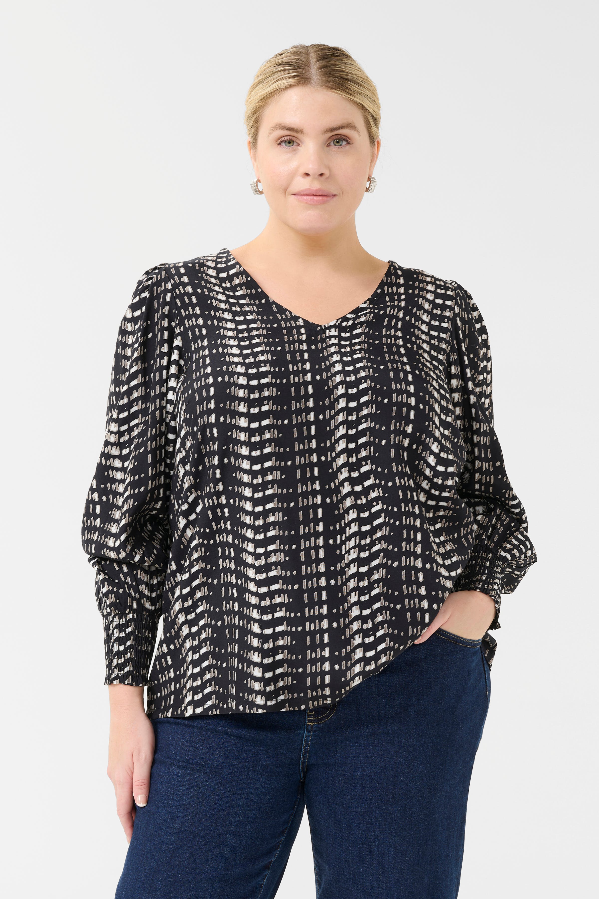 KCalicia Blouse LOOKBOOK FRONT 10582850-106972