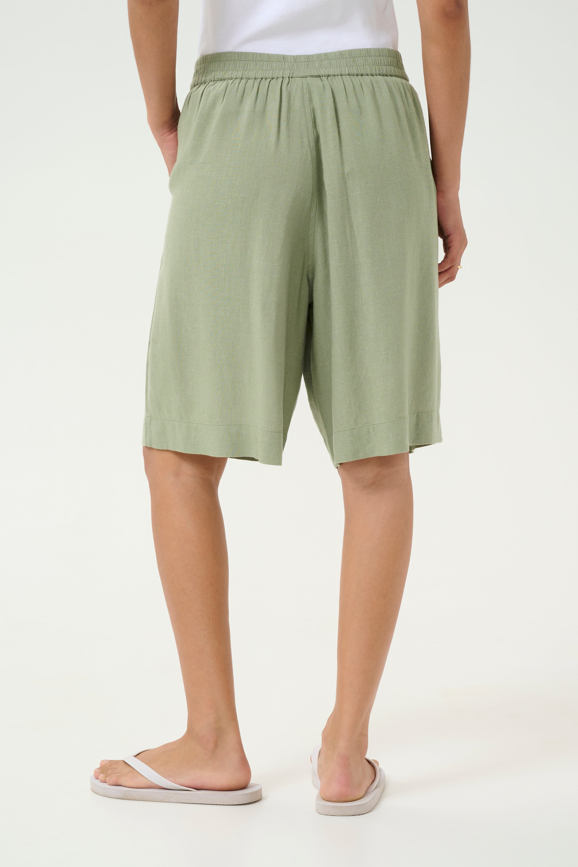 KAmilia Linen Shorts LOOKBOOK BACK 10509668-170115