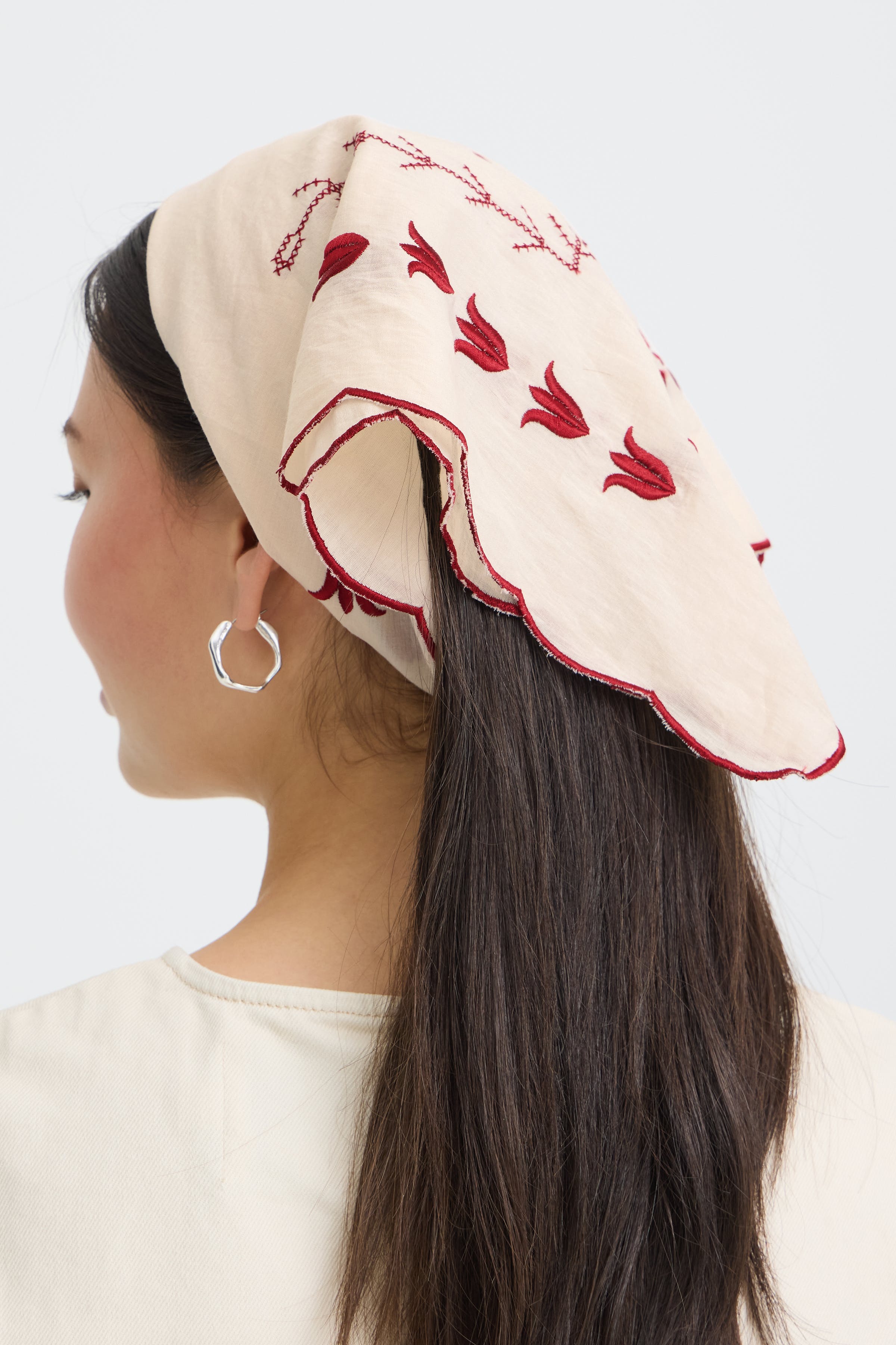 IAMANU Scarf LOOKBOOK FRONT 20125688-130905