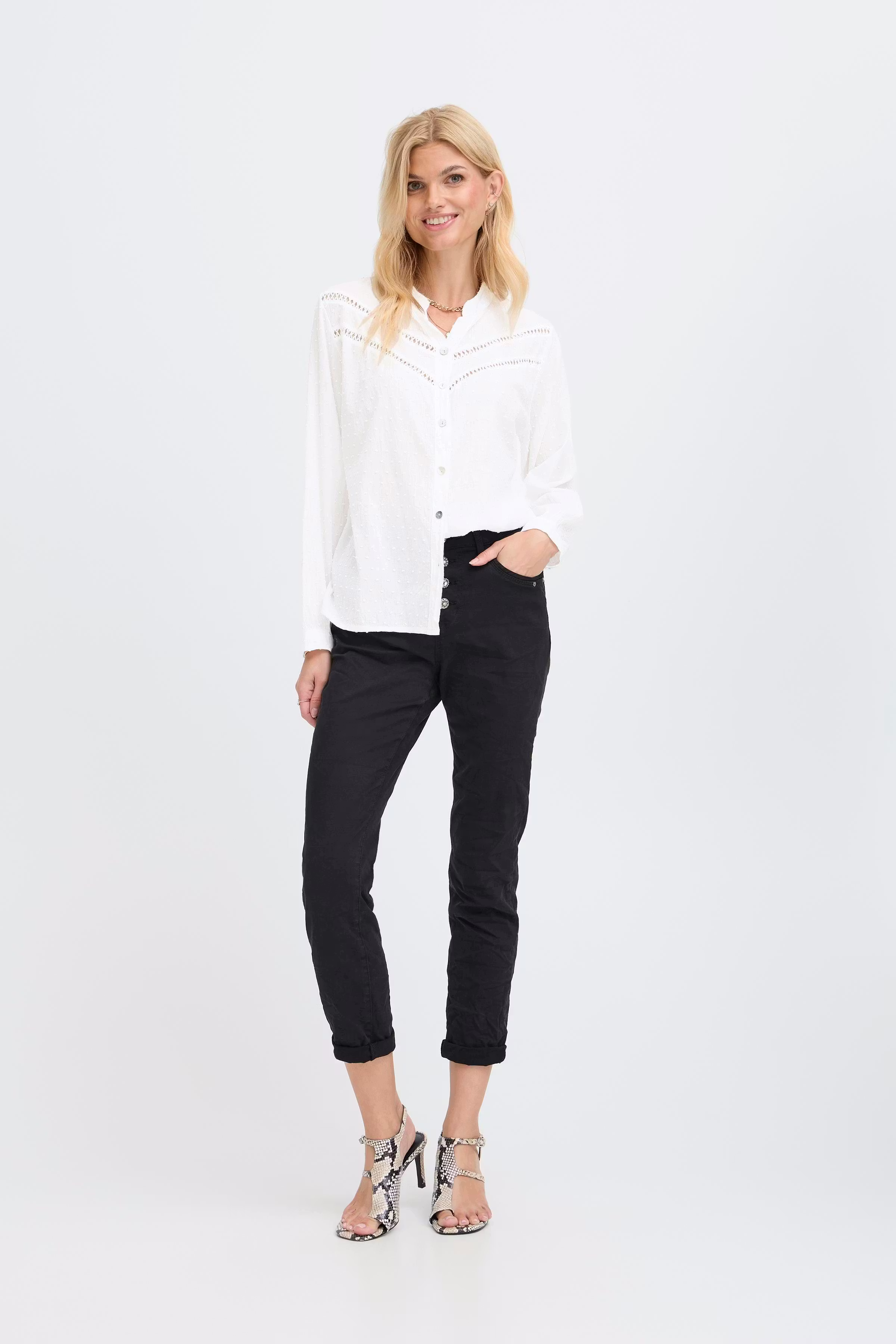 SBLIFA Bluse LOOKBOOK FRONT 22100919-110602