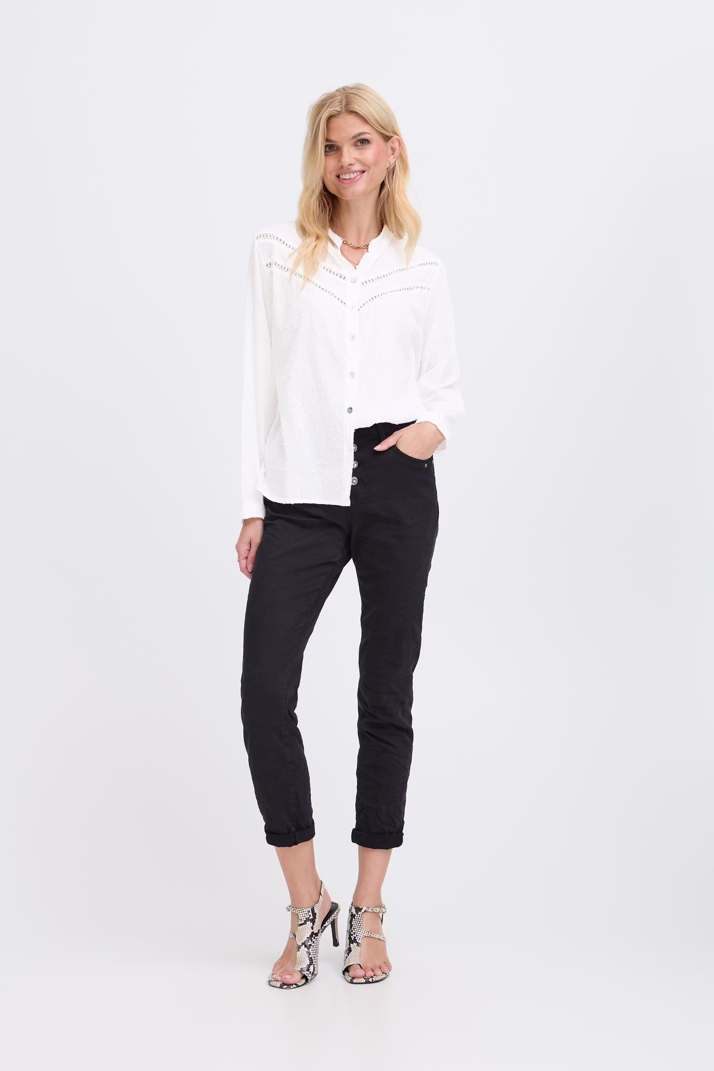 SBLIFA Bluse LOOKBOOK FRONT 22100919-110602