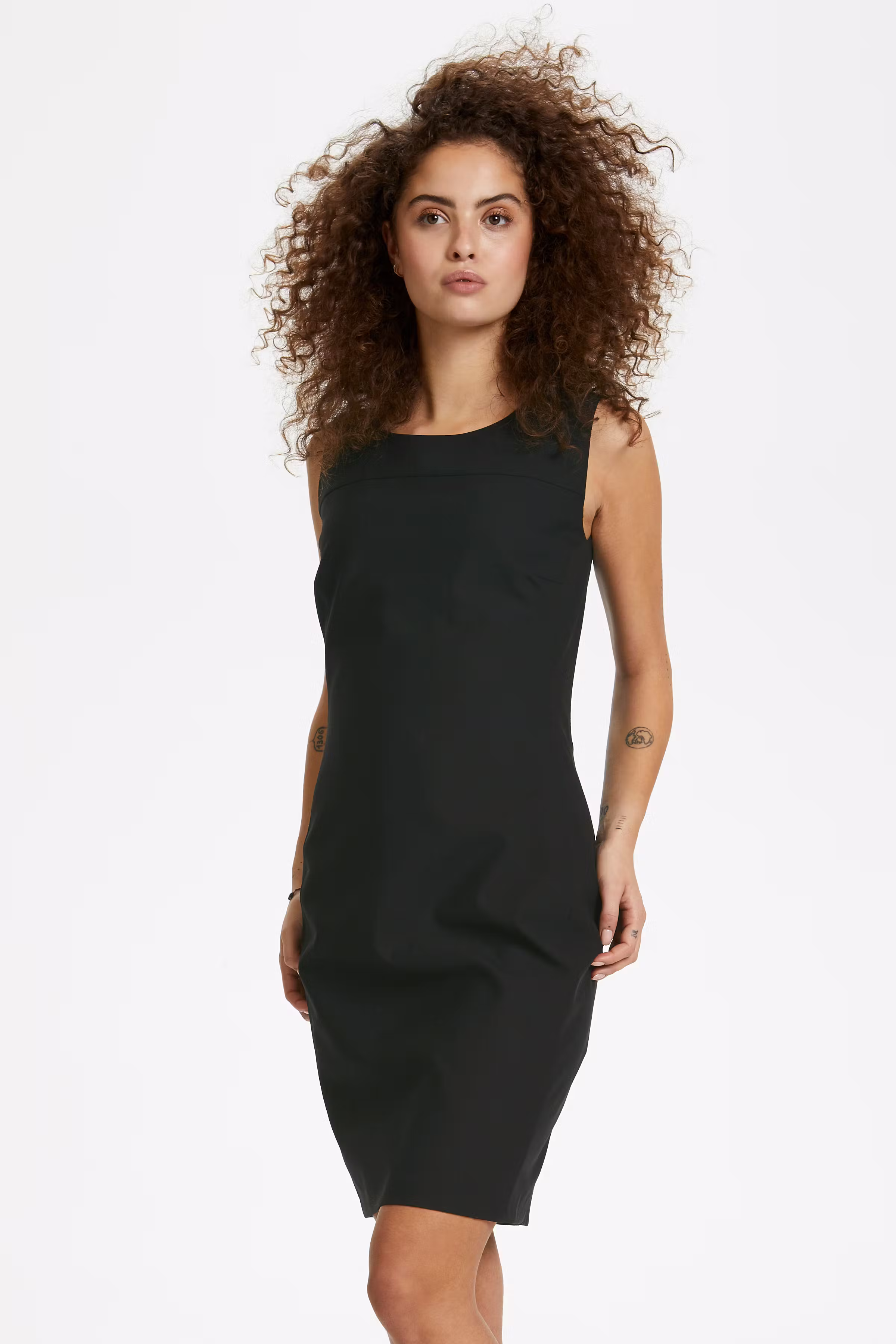 Sydney Dress LOOKBOOK FRONT 10102004-40999