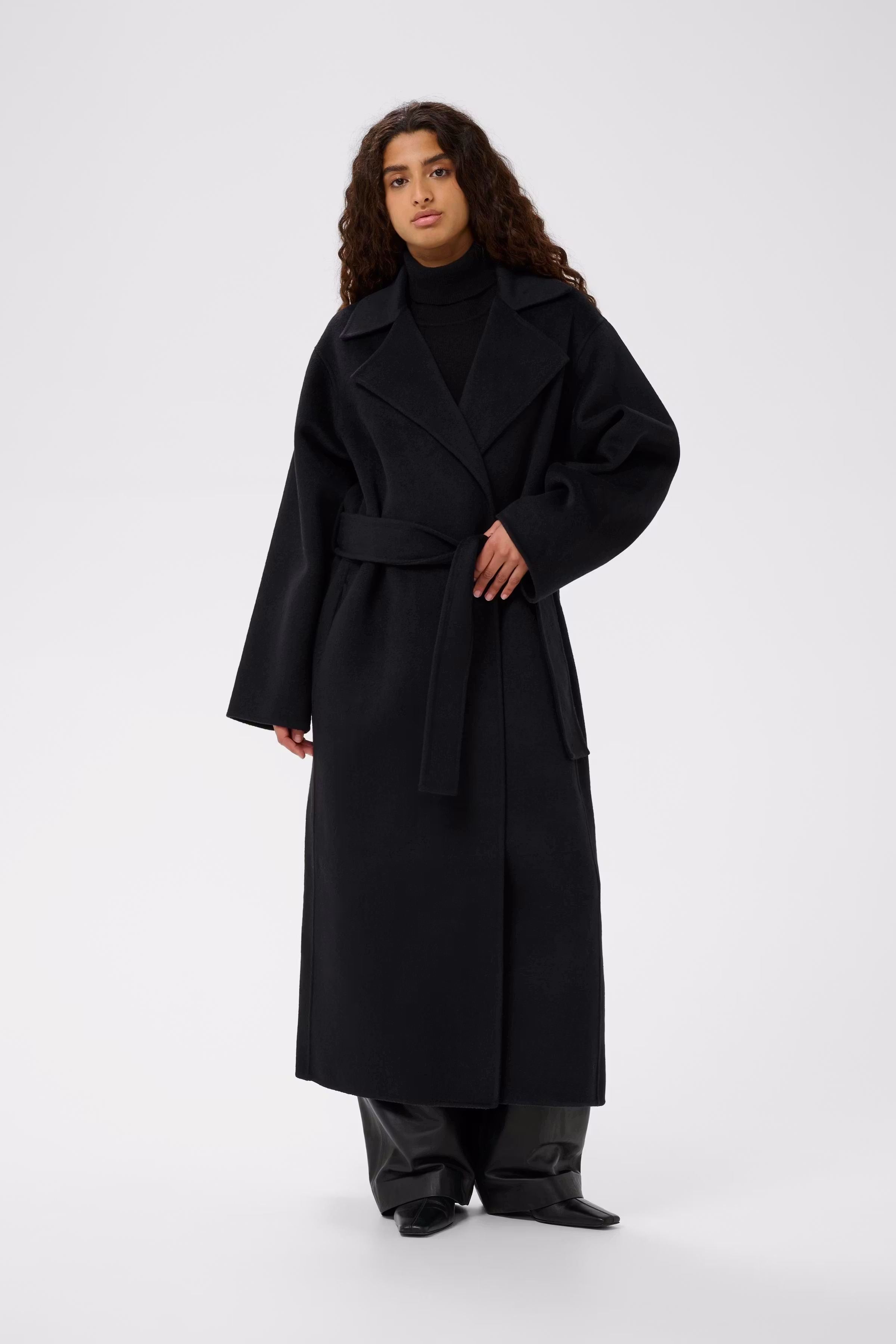 YillaIW Coat LOOKBOOK BACK 30110608-194008
