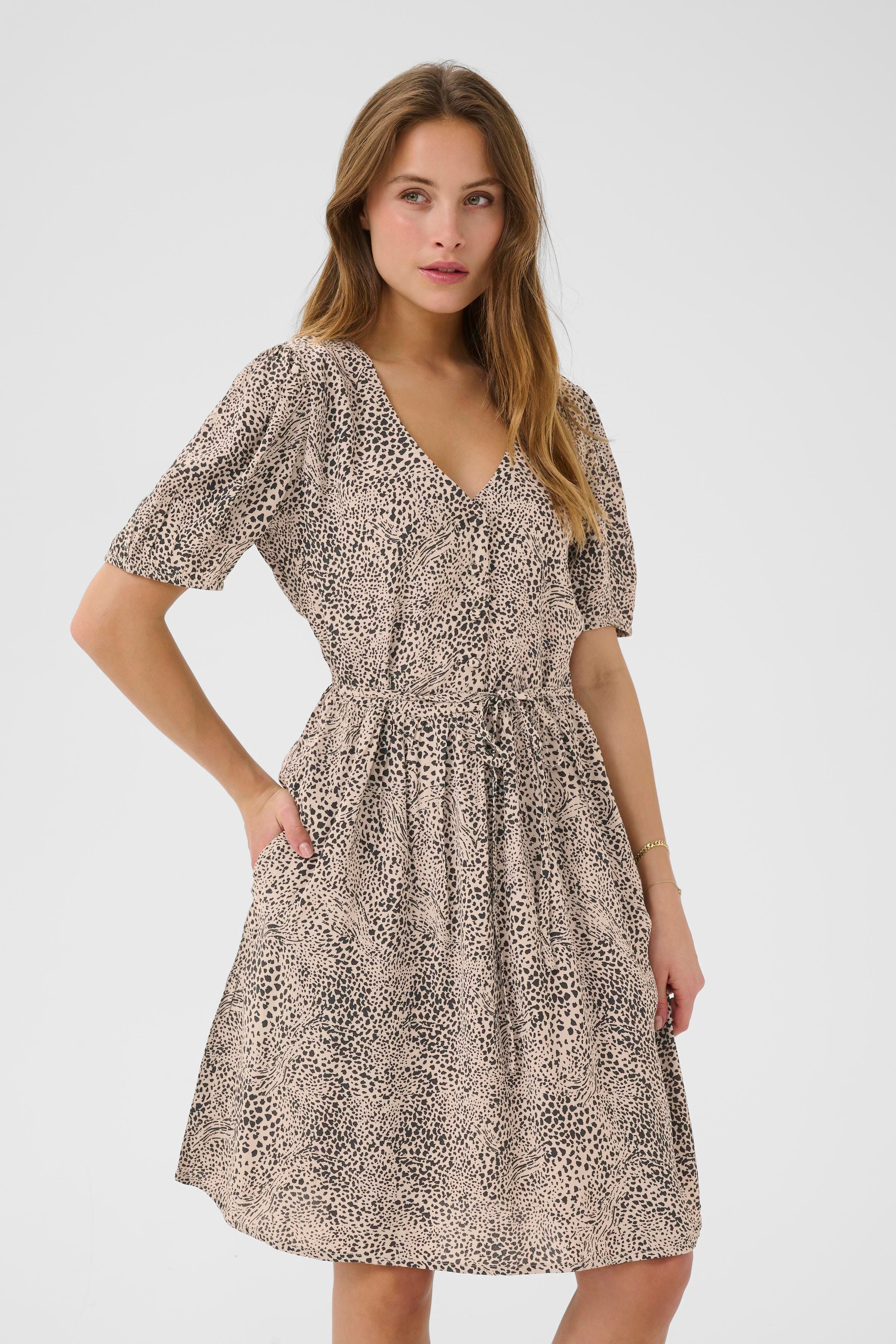 KAliana Kleid LOOKBOOK FRONT 10510014-107403