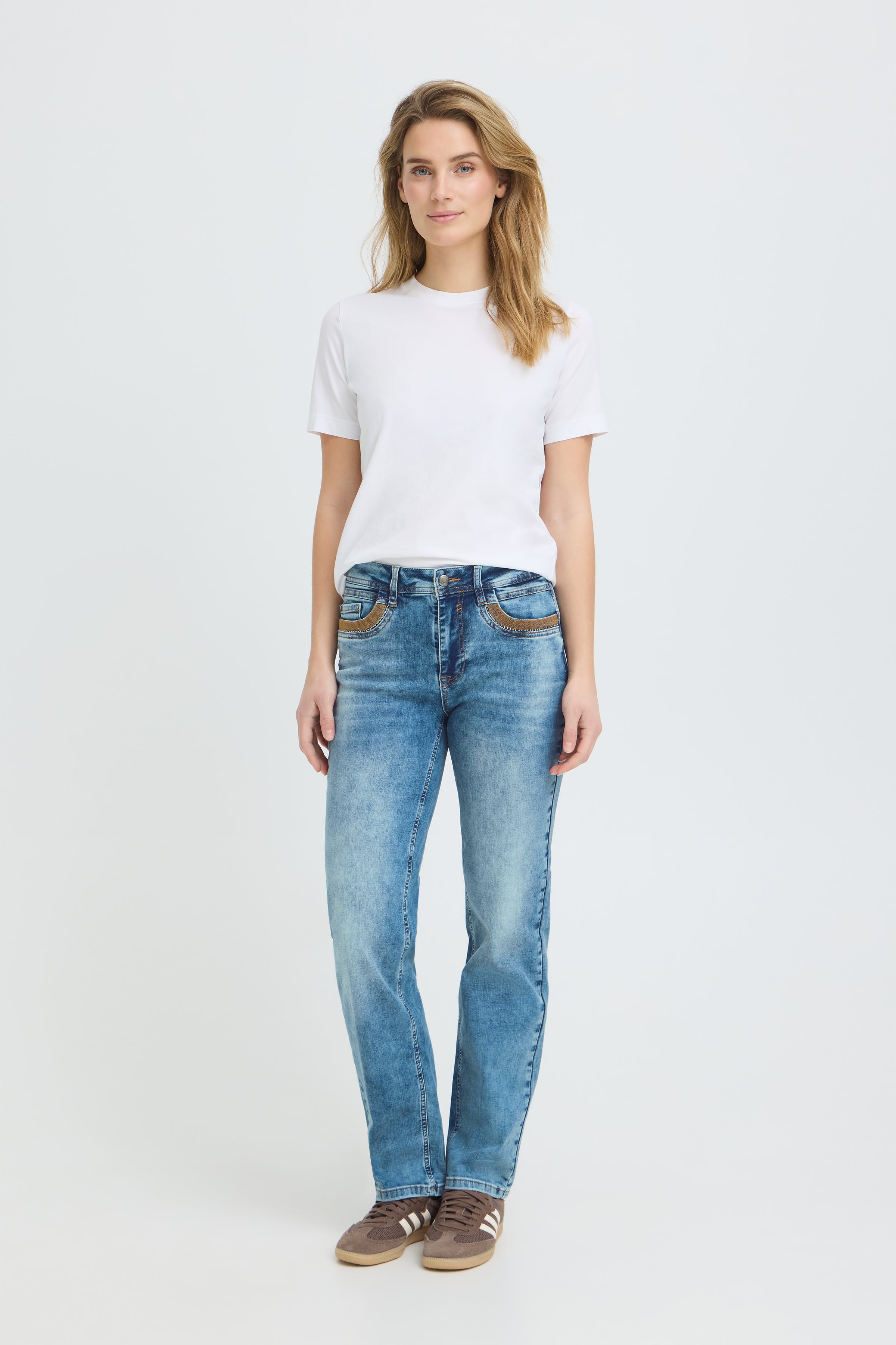 PZELLE HW Jeans Straight Leg LOOKBOOK FRONT 50208008-200005