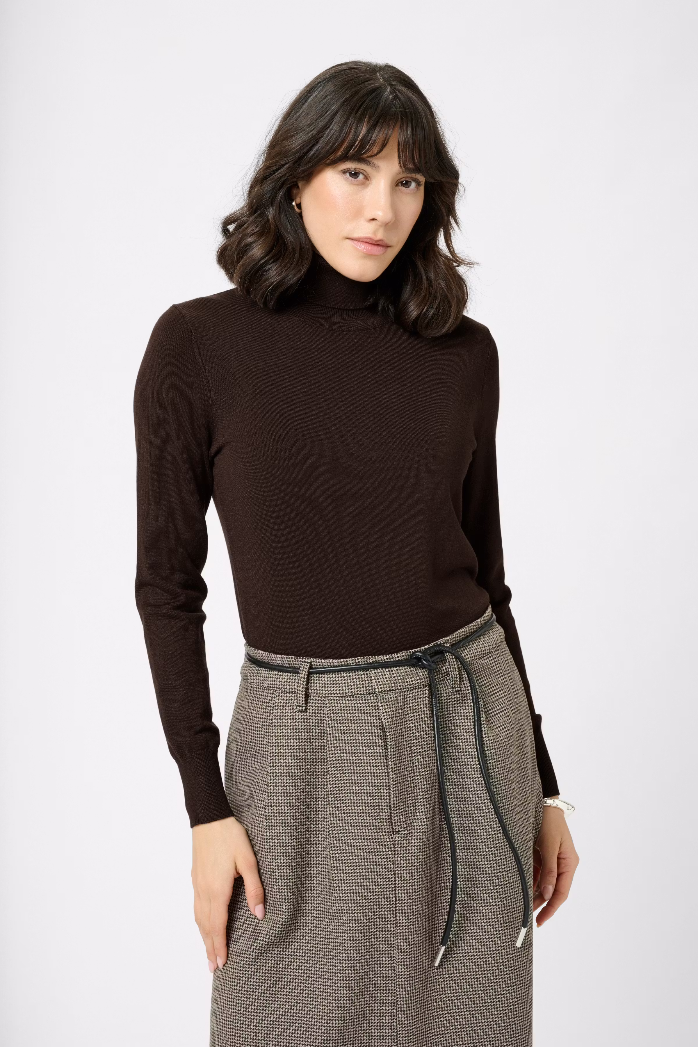 Astrid Pullover LOOKBOOK FRONT 500023-191111