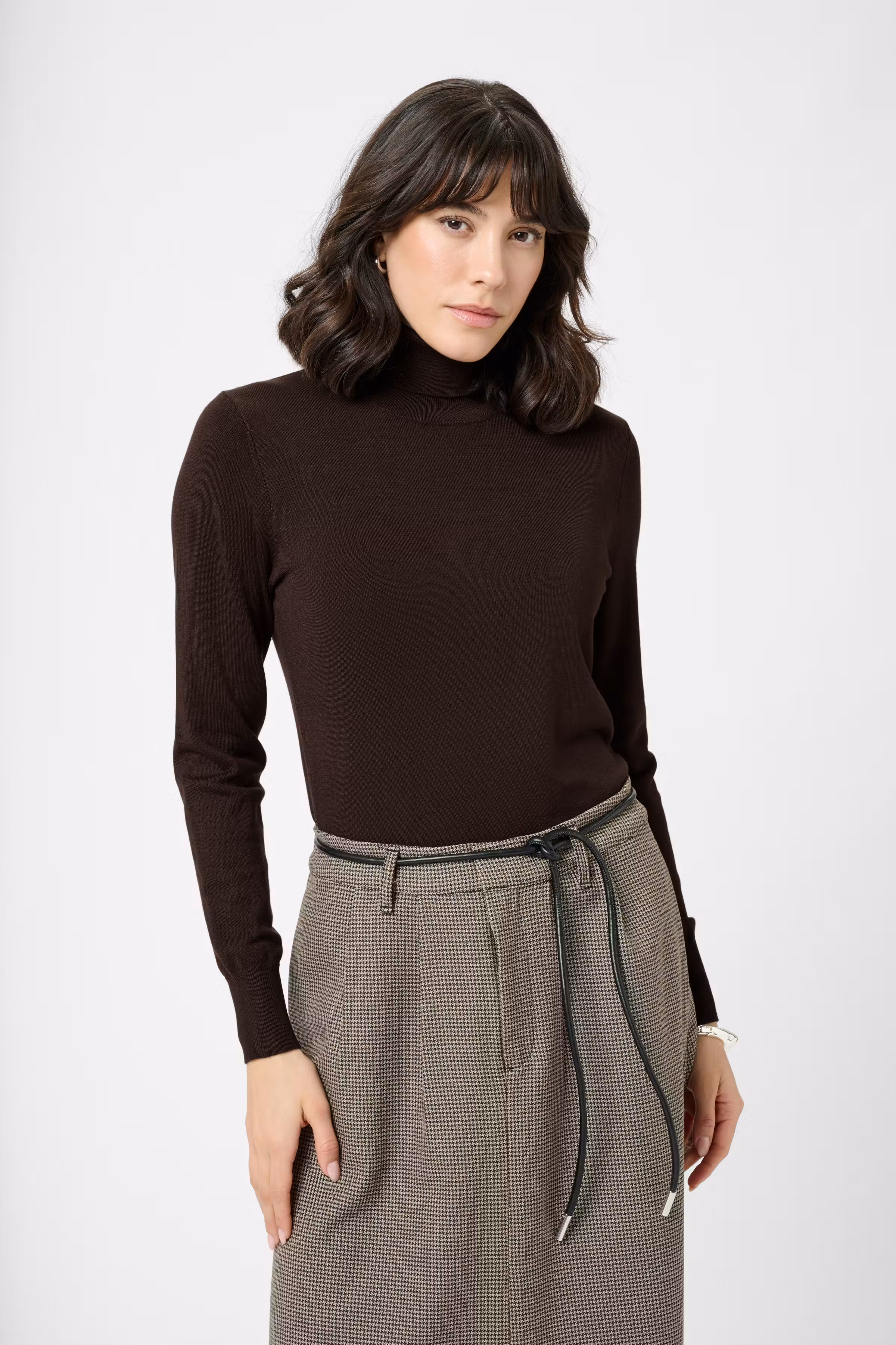 Astrid Pullover LOOKBOOK FRONT 500023-191111