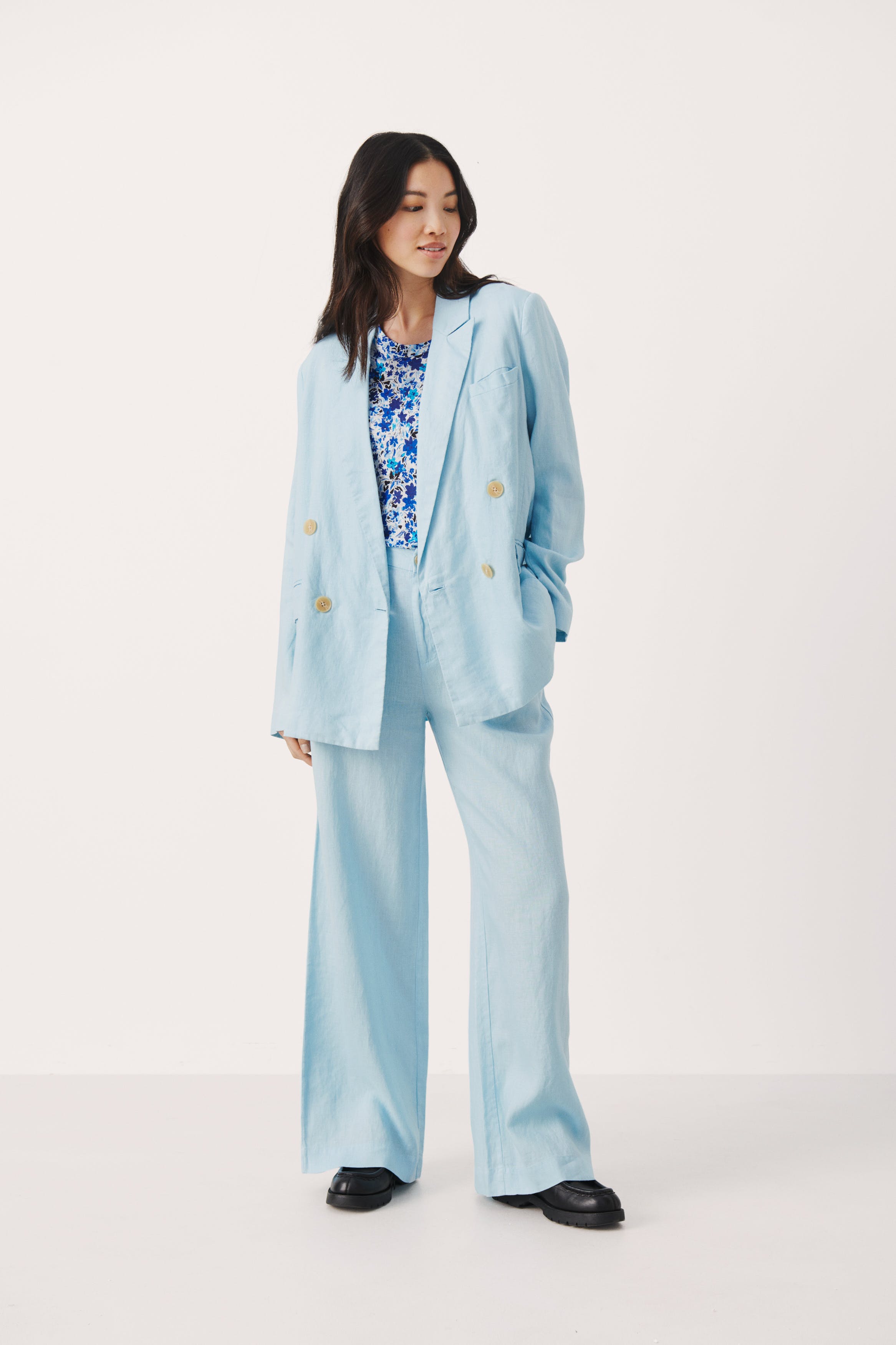 SonjasPW Linneblazer LOOKBOOK FRONT 30307749-134411