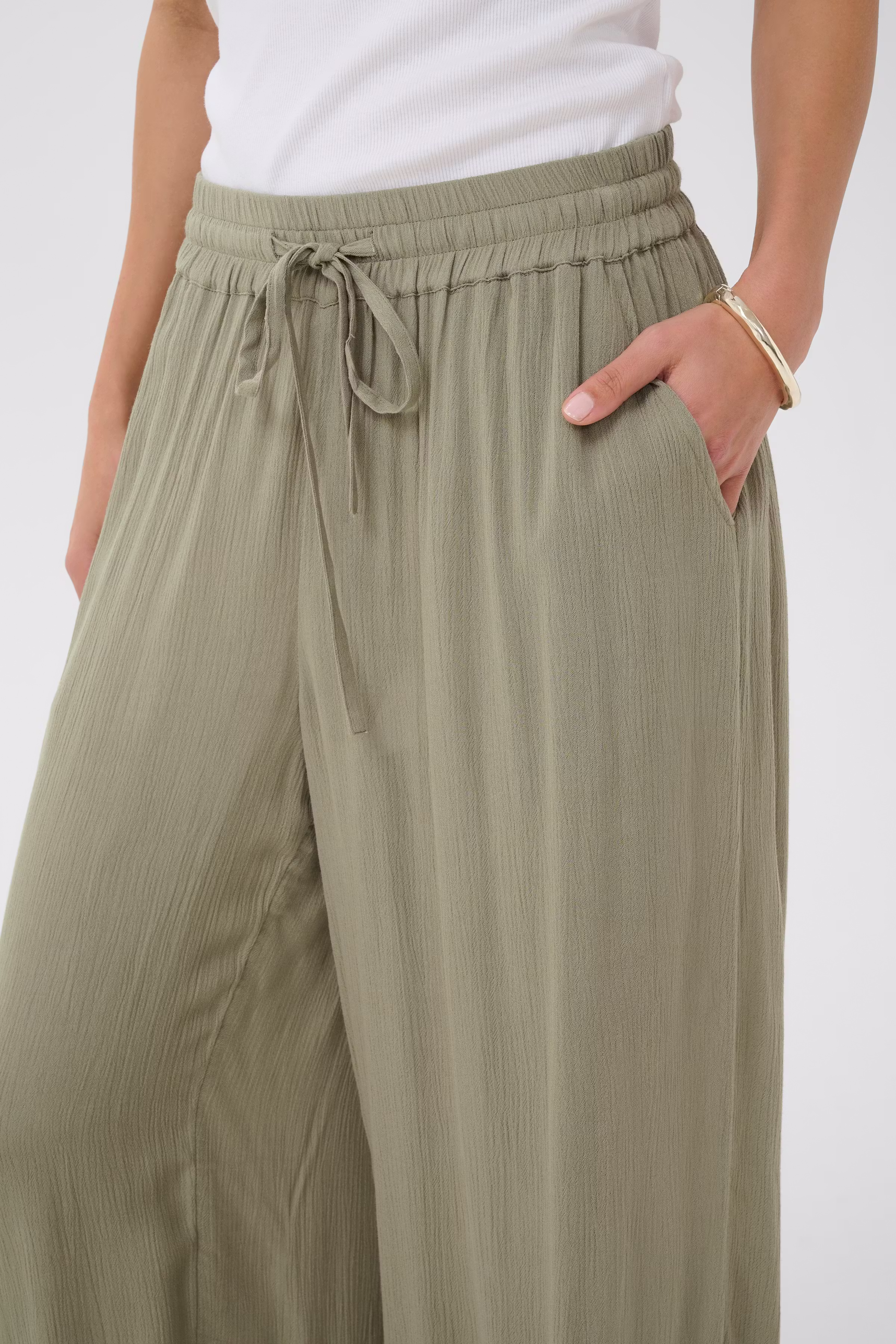KAmeredith Bukser LOOKBOOK DETAIL 10512425-170613