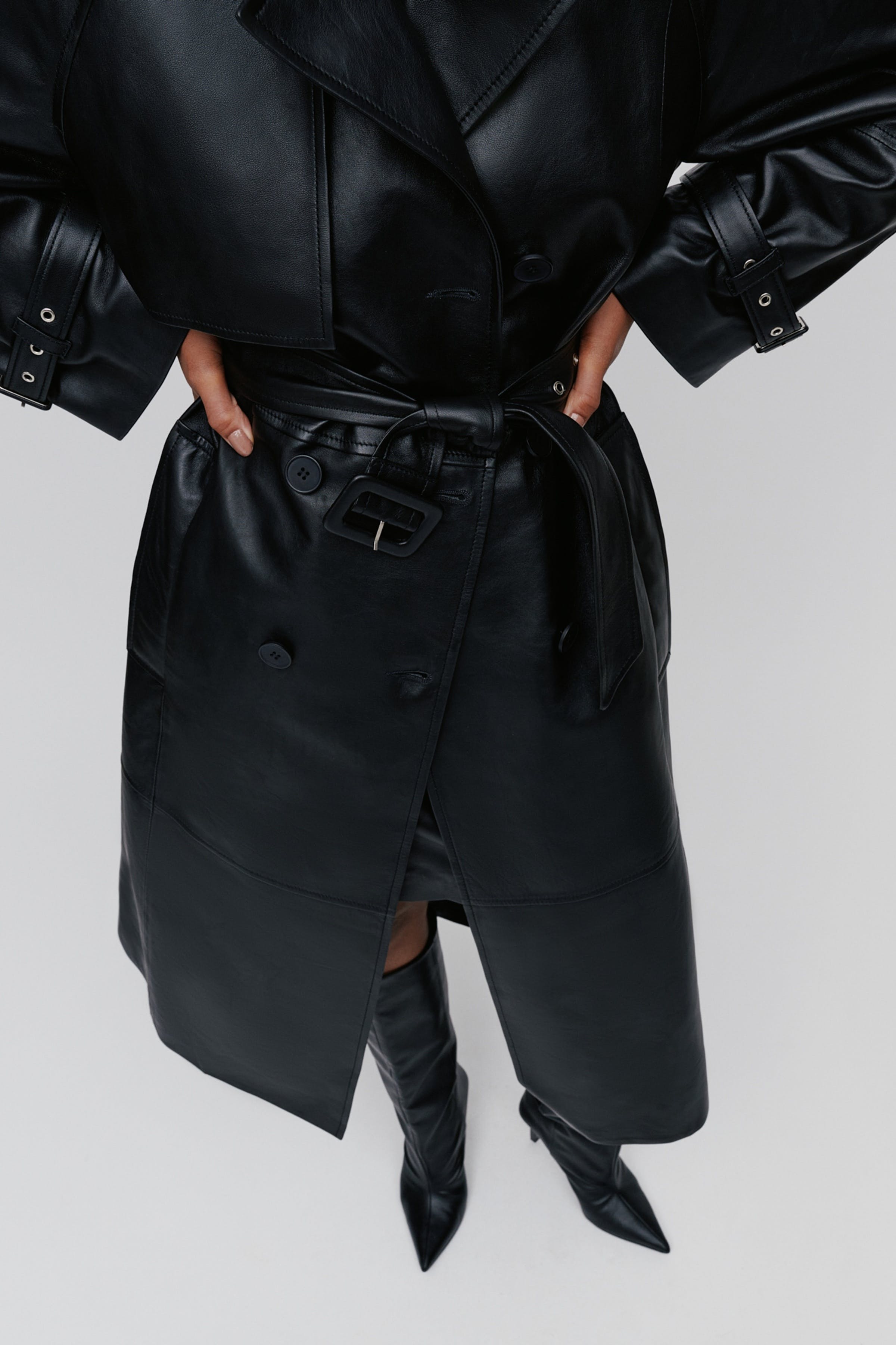 LINDA MANTEL LOOKBOOK FRONT 30600685-BK999