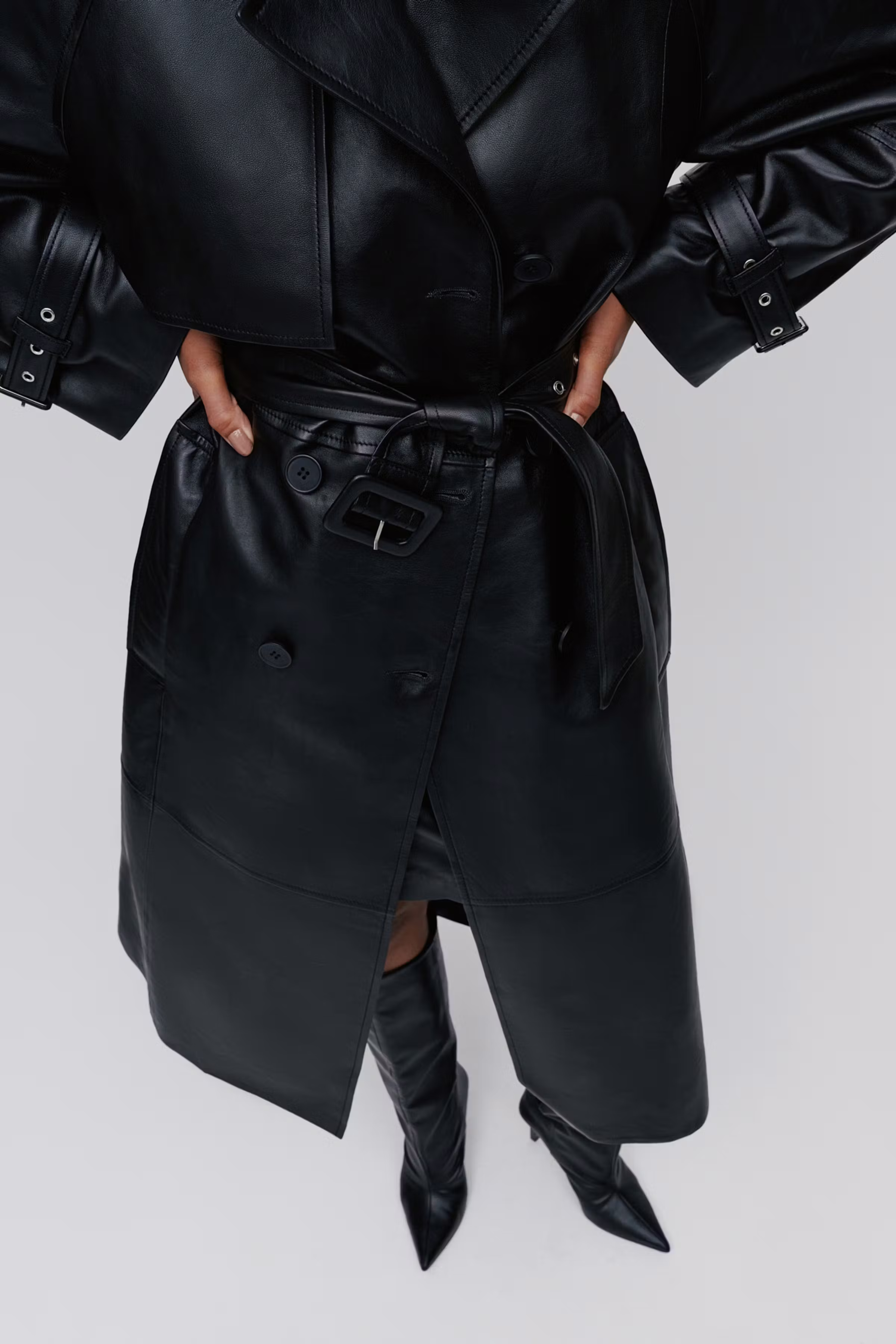 LINDA MANTEL LOOKBOOK FRONT 30600685-BK999