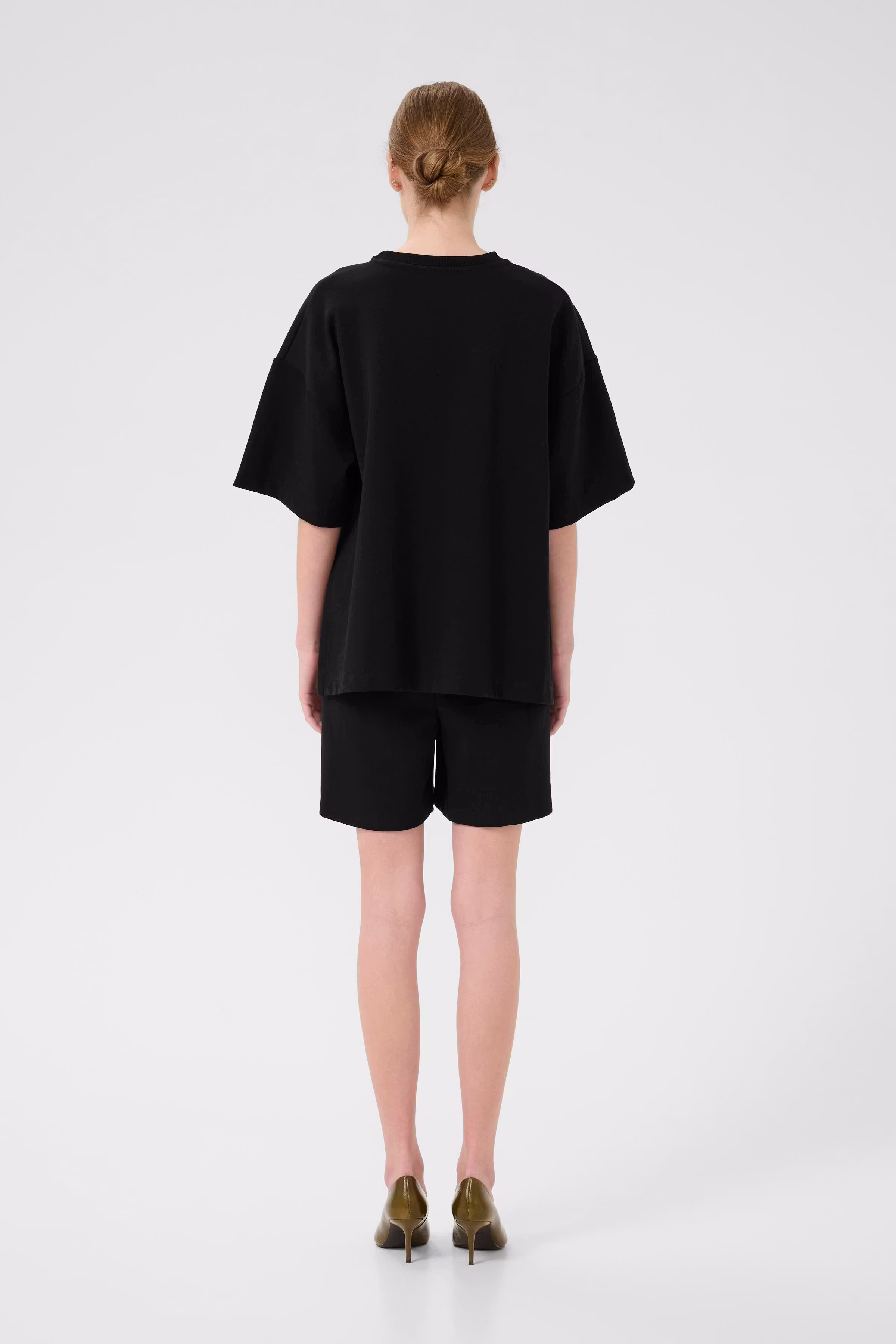 GZimina Shorts LOOKBOOK BACK 10910317-100017