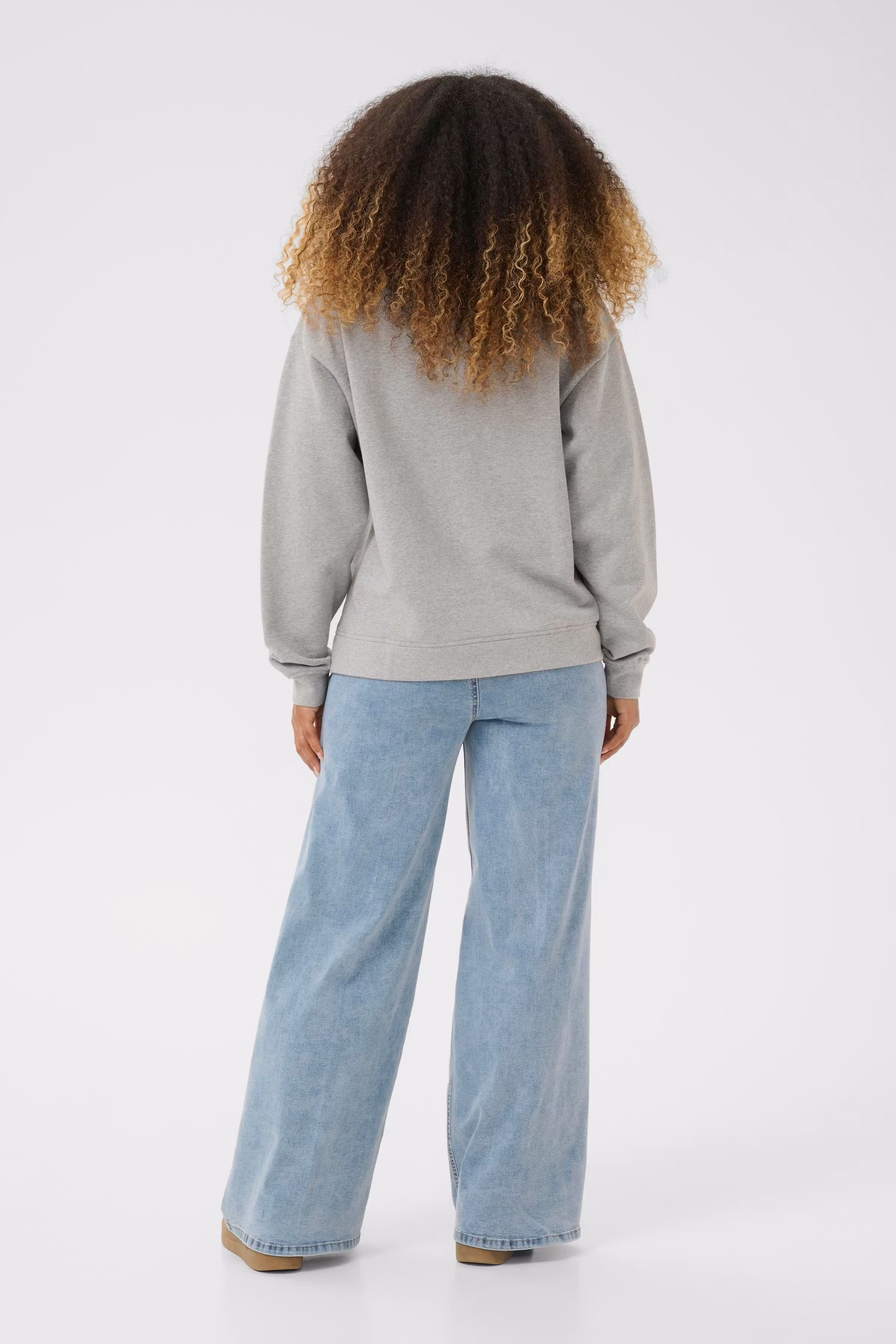 CRMirabella Sweatshirt LOOKBOOK BACK 10614203-100827