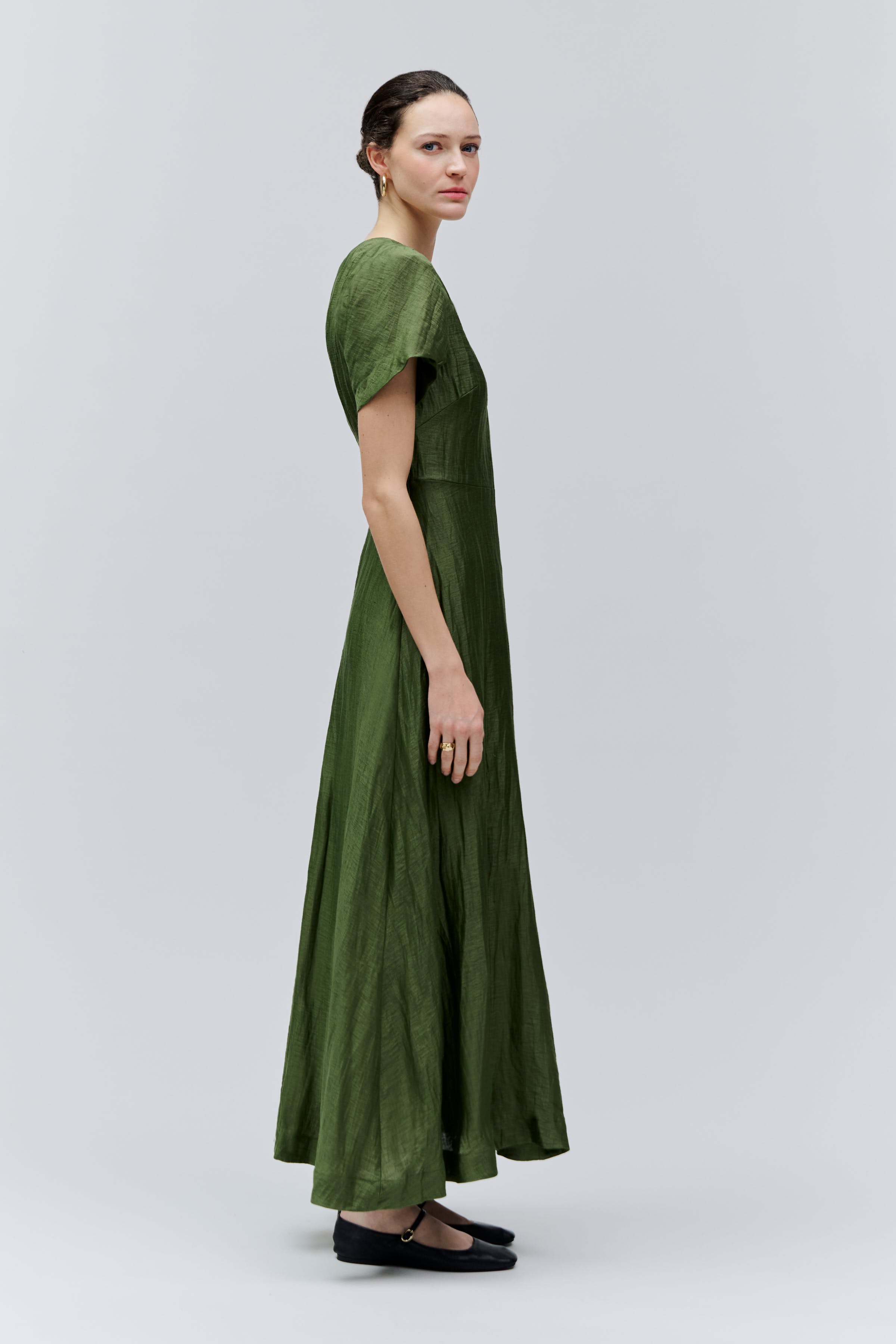 IONUALA Kjole LOOKBOOK FRONT 30600674-GR566