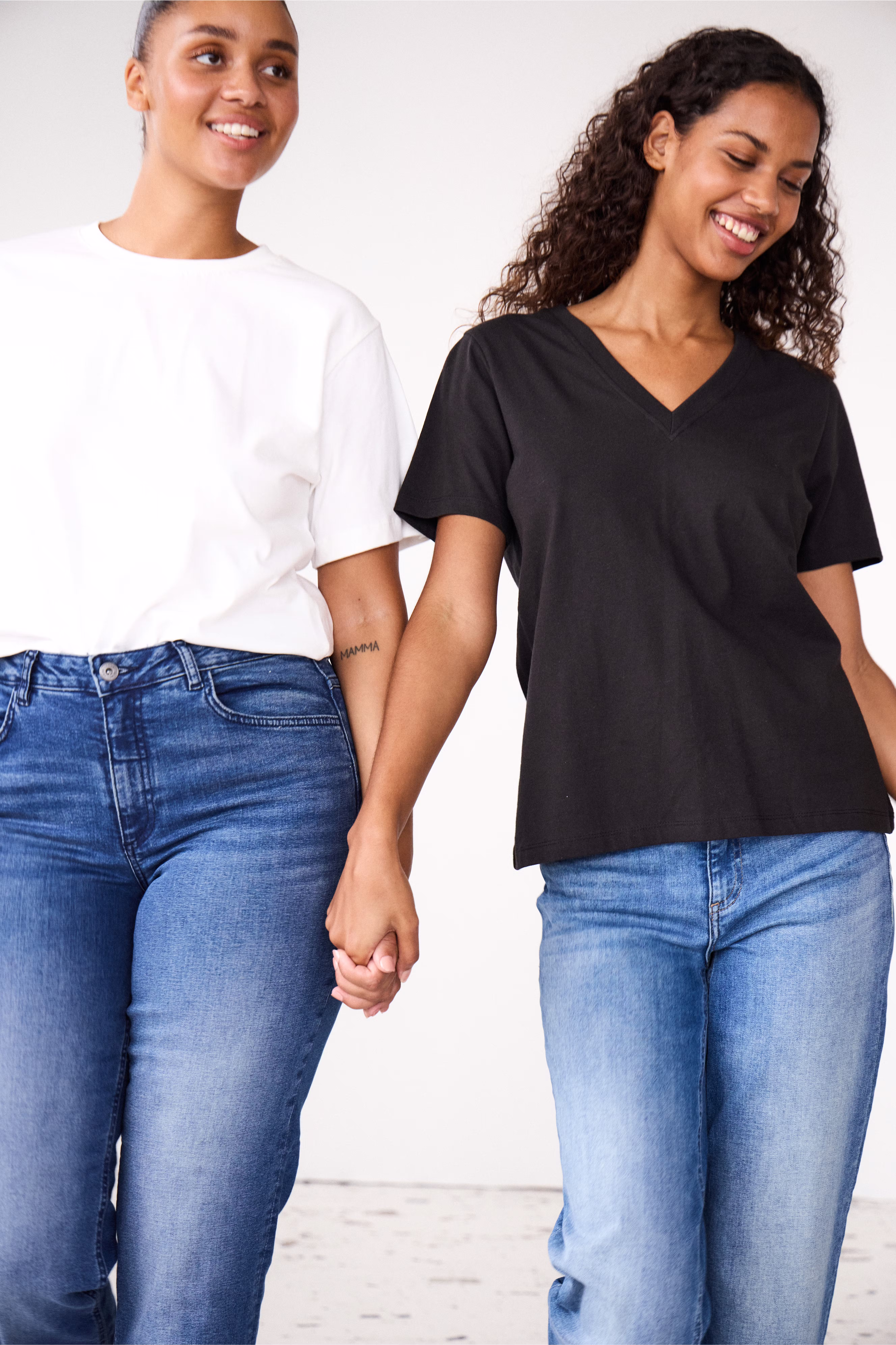 IHPALMER V-neck T-shirt LOCATION NONE 20120348-194008