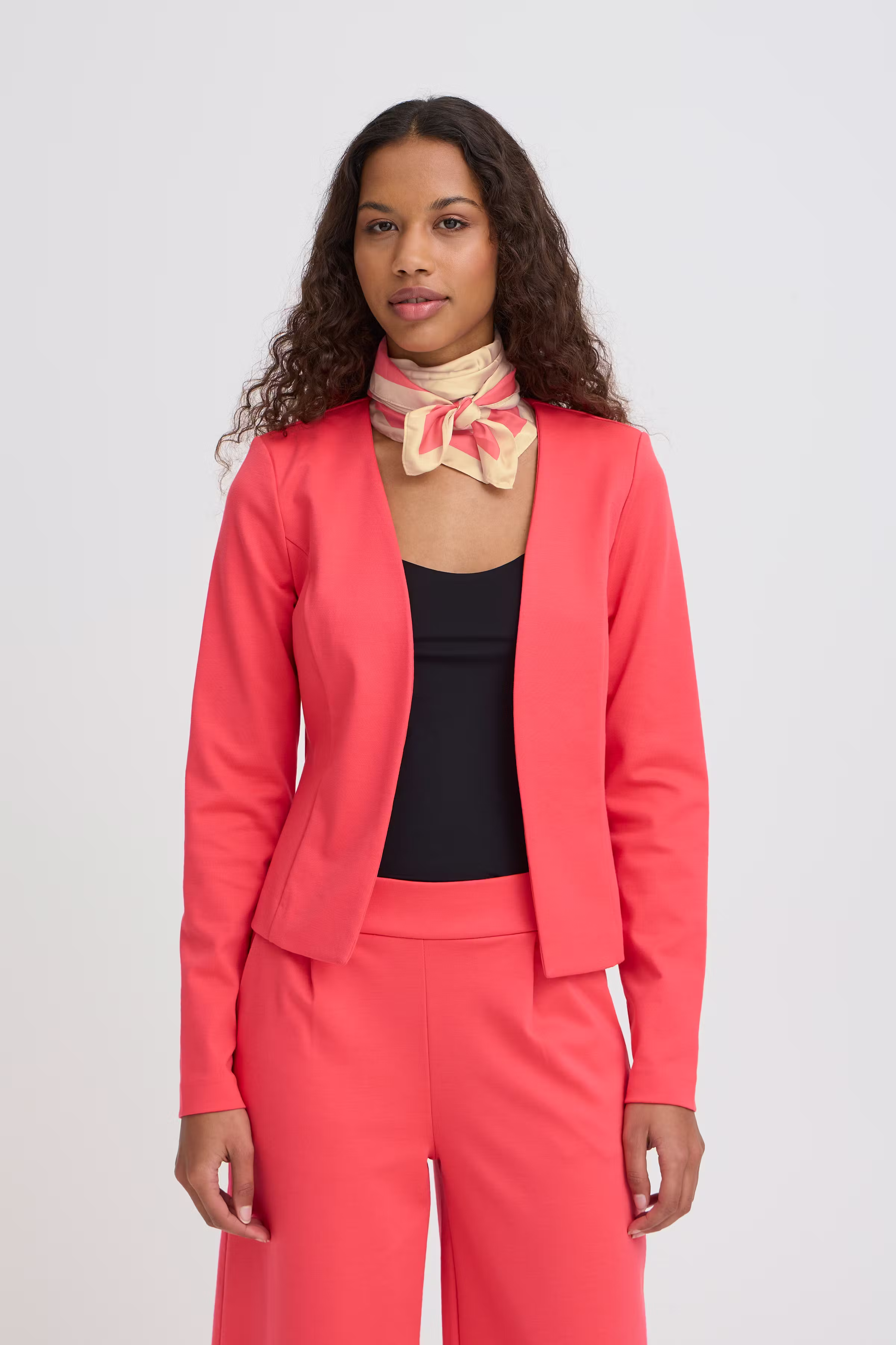 IALLY Tørklæde LOOKBOOK FRONT 20125326-181756