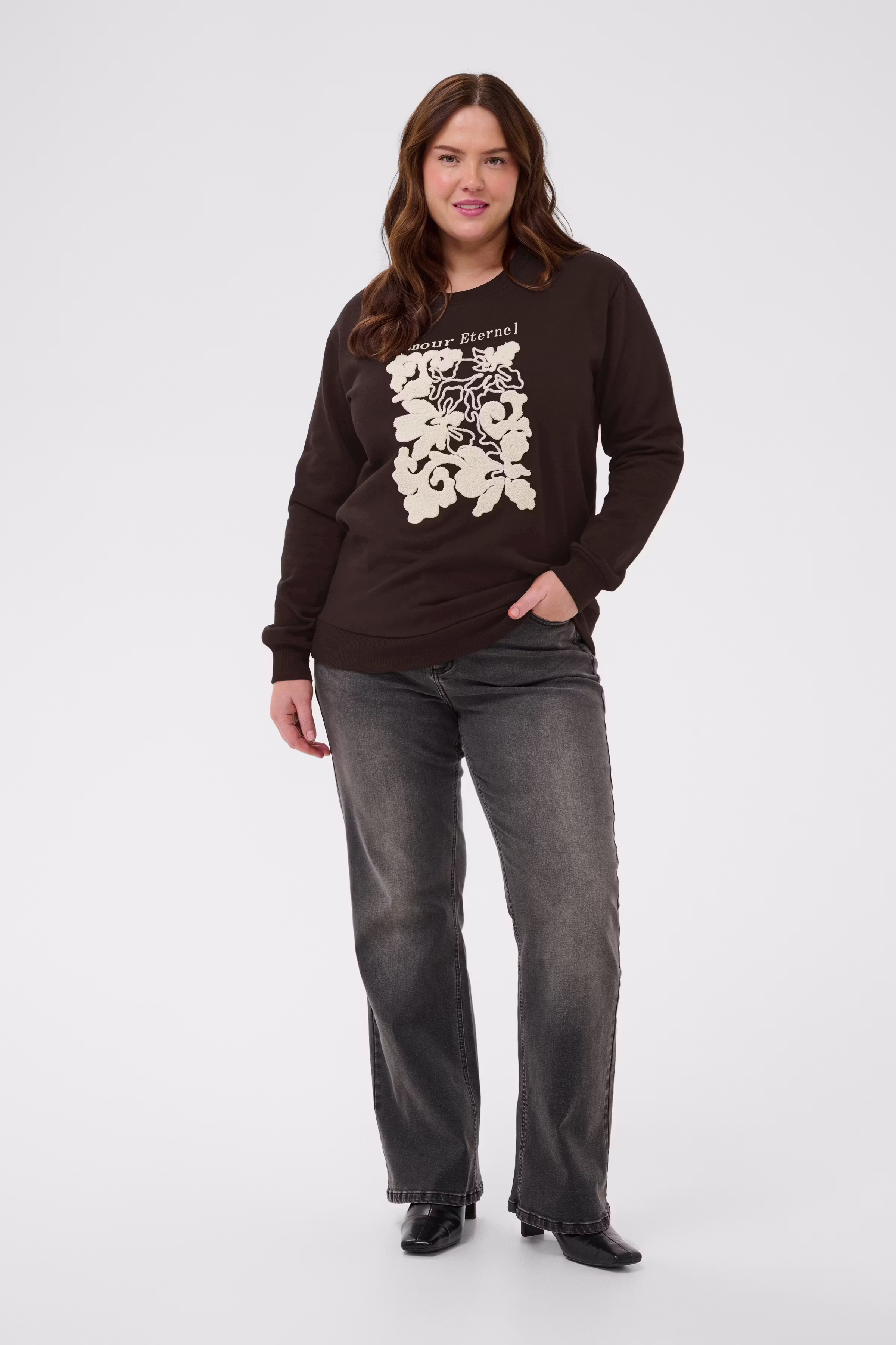 KCroselda Sweatshirt LOOKBOOK FRONT 10584291-190915