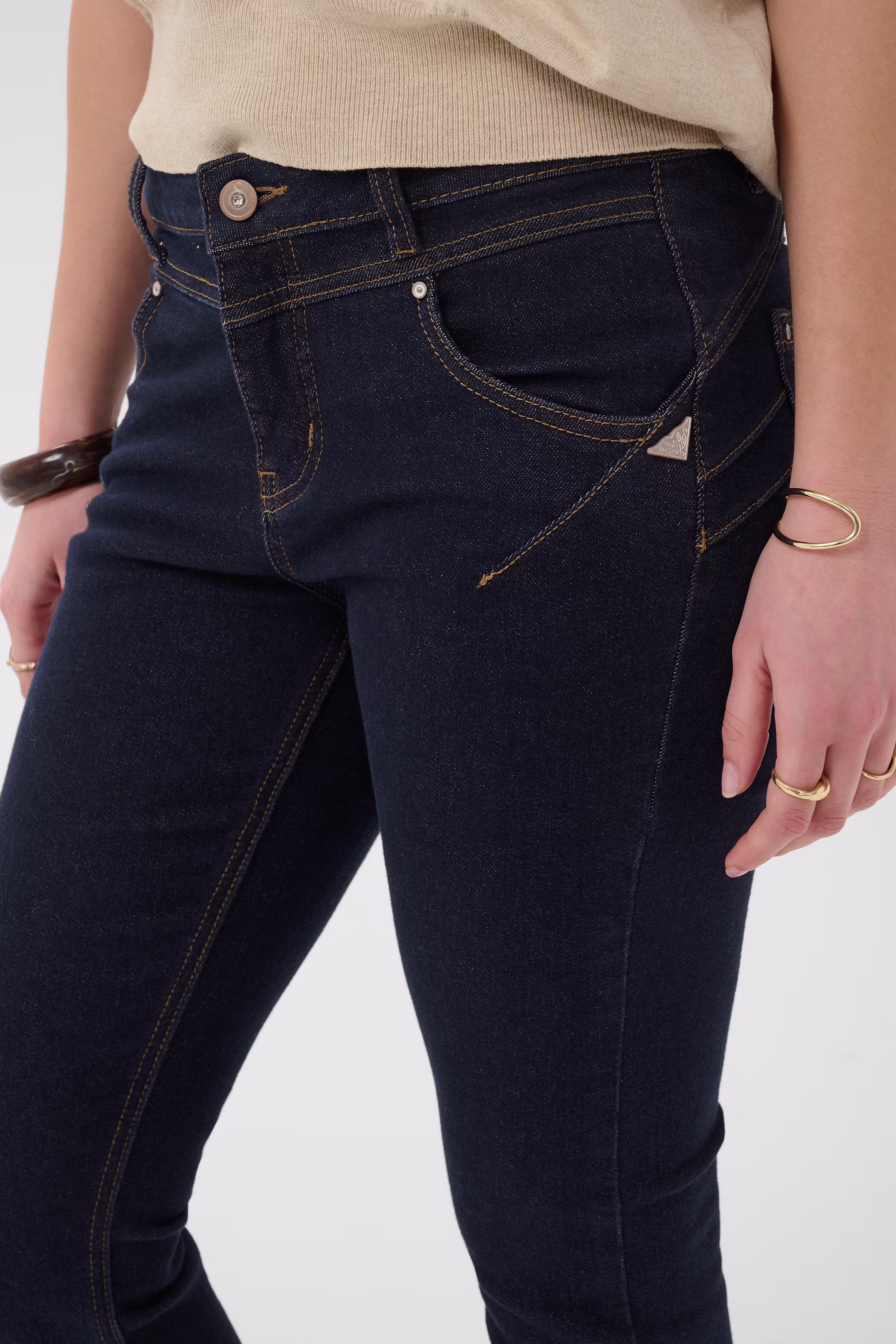 CRAmalie Bootcut Jeans LOOKBOOK DETAIL 10650697-109555