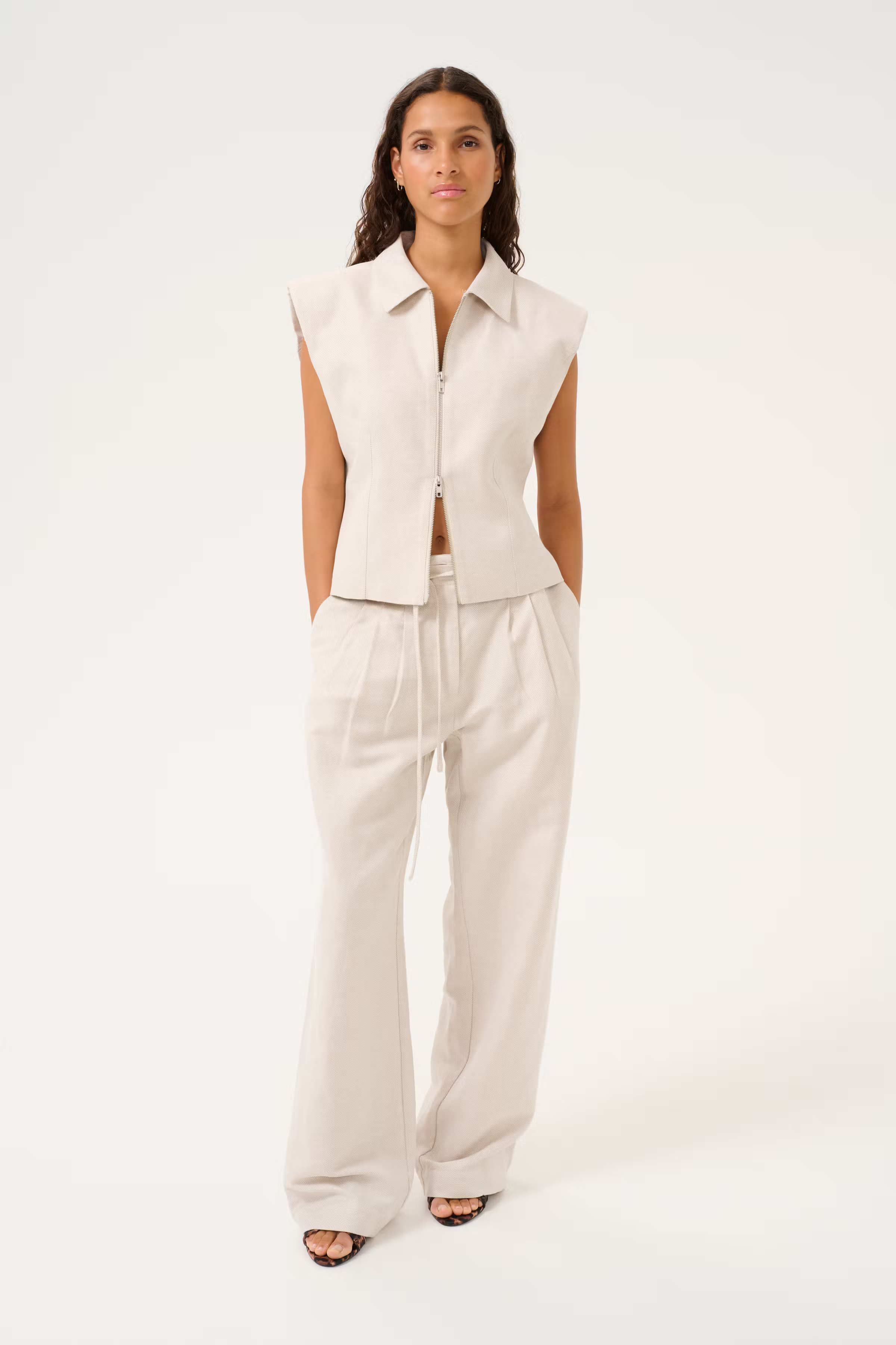 KBVia Top in linen blend LOOKBOOK FRONT 10105475-1613101