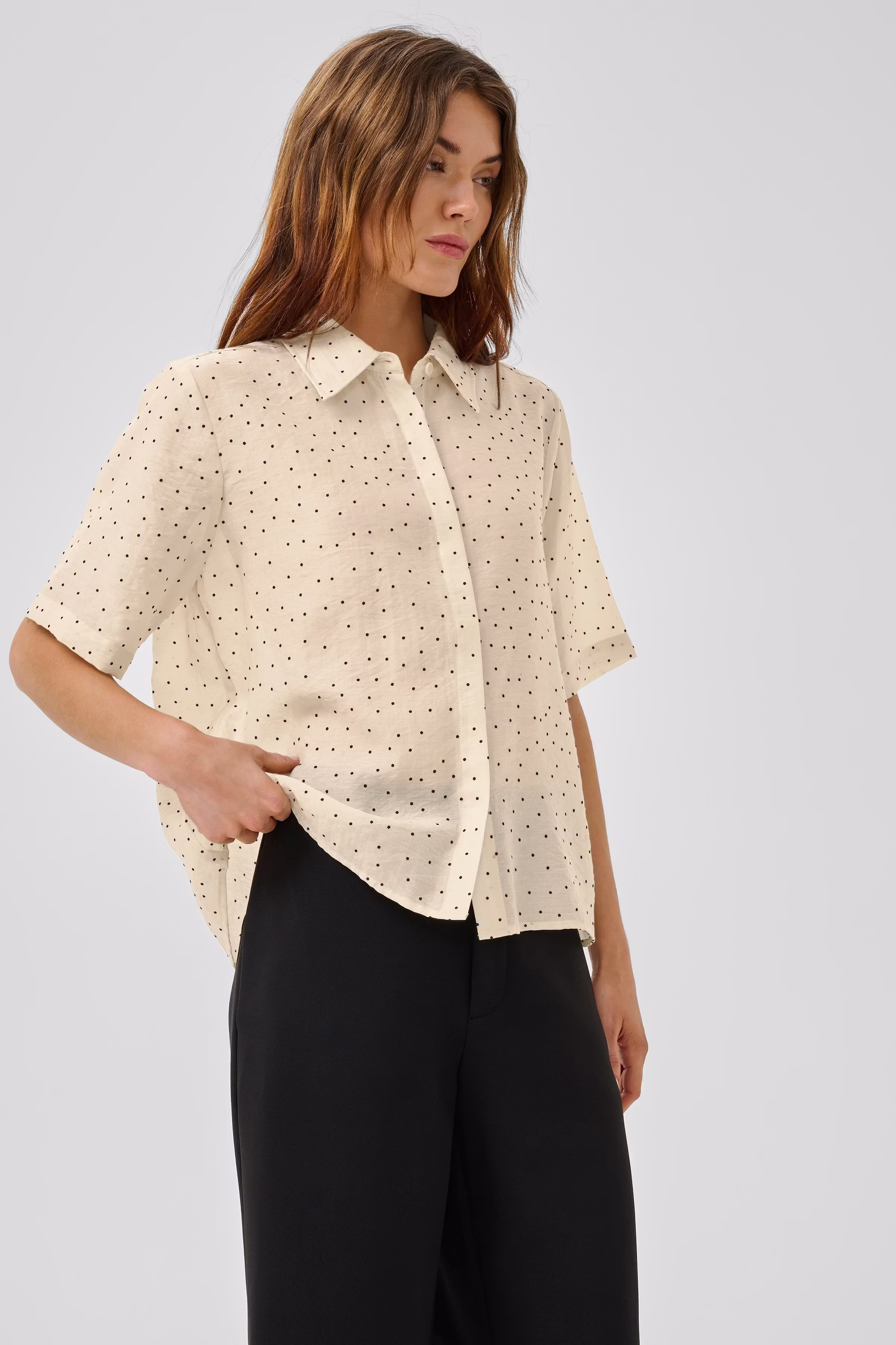 MWHally Shirt LOOKBOOK FRONT 10705610-109613