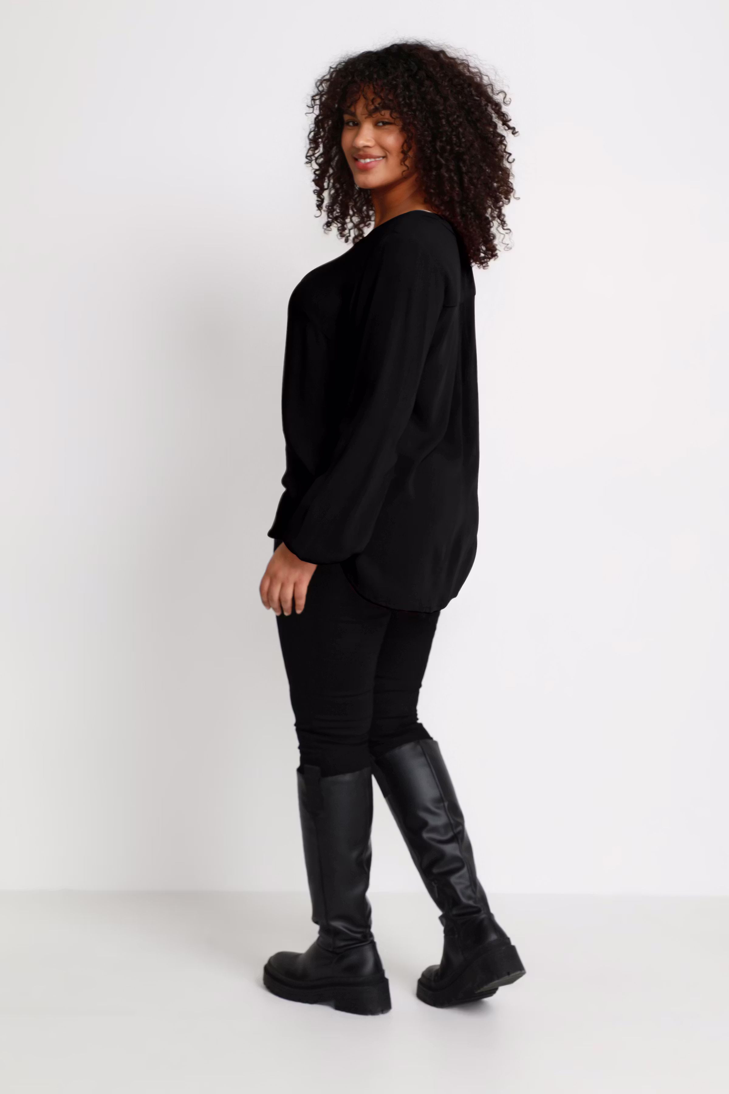 KCami Blouse LOOKBOOK BACK 10580001-50600