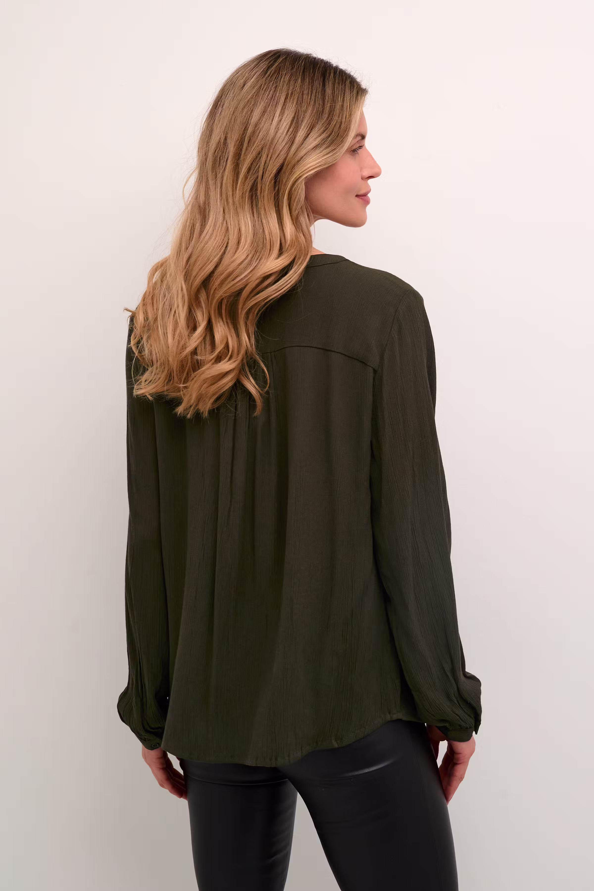 KAamber Blus LOOKBOOK FRONT 501032-190414