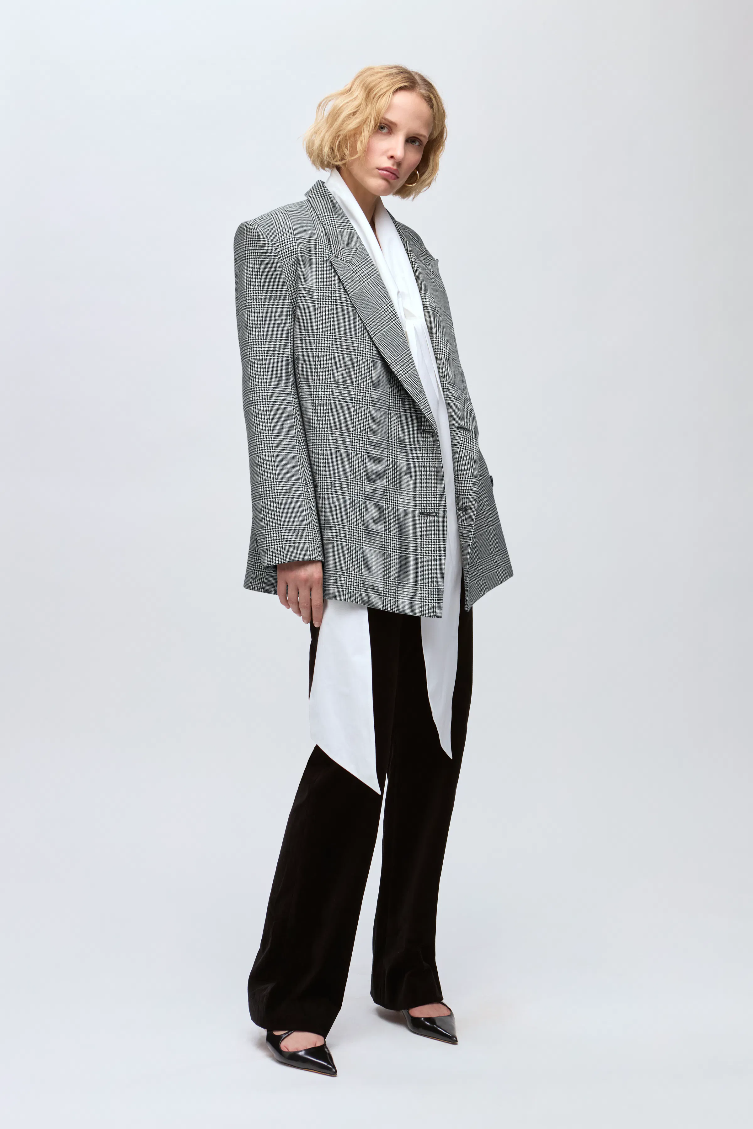 IOJunia Blazer LOOKBOOK FRONT 30600054-MC2161
