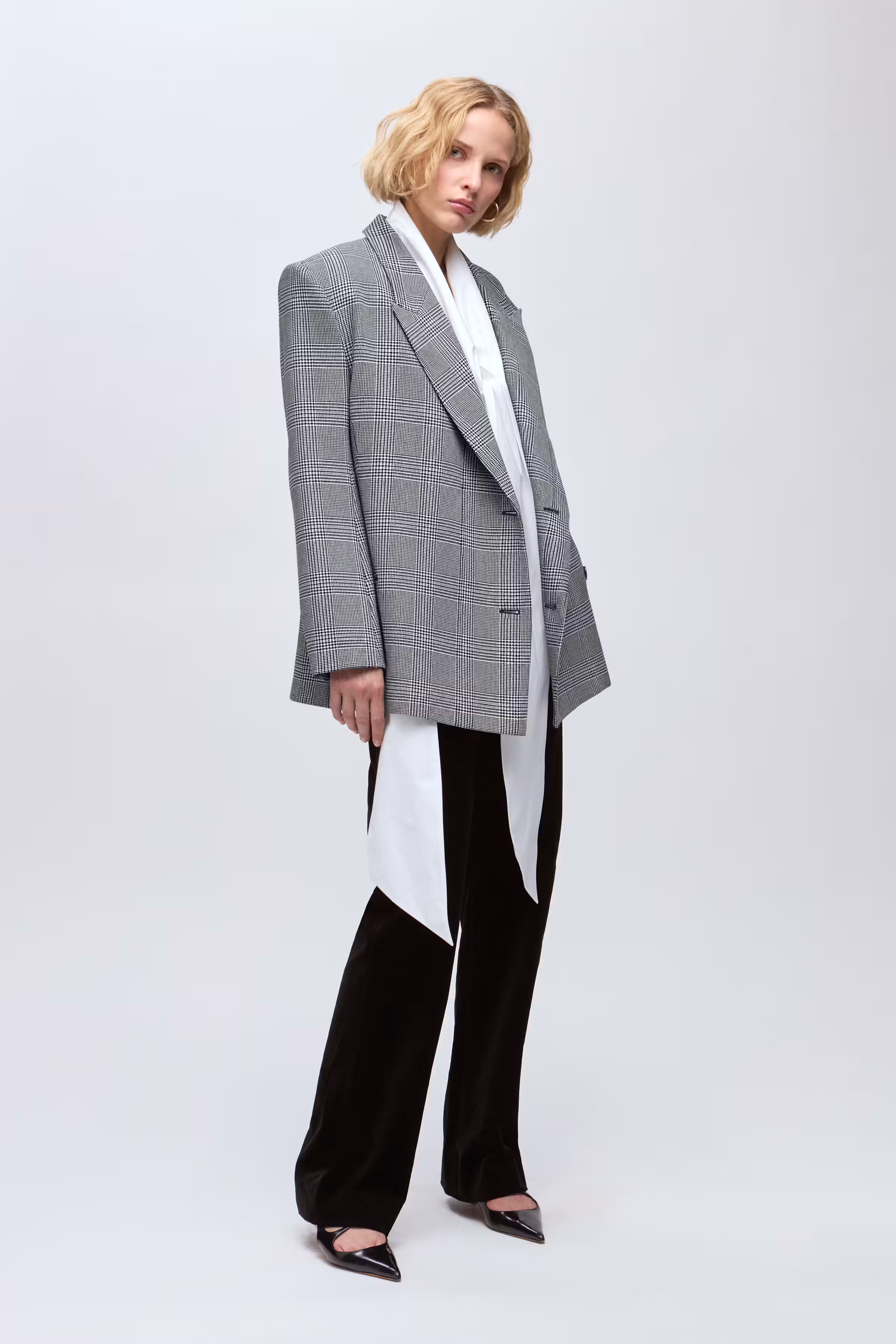 IOJunia Blazer LOOKBOOK FRONT 30600054-MC2161