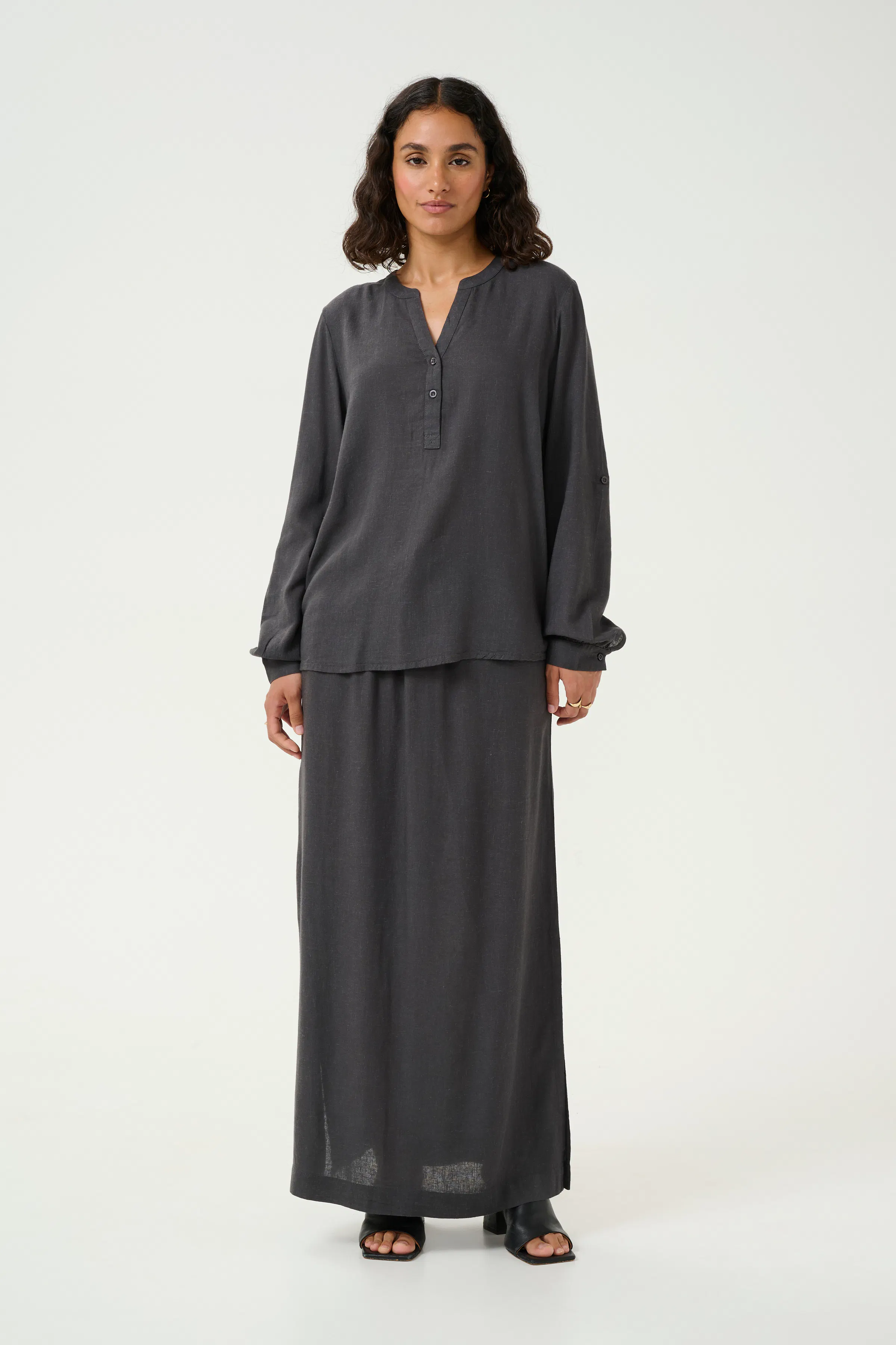 KAmilia Leinen Bluse LOOKBOOK FRONT 10508313-190205