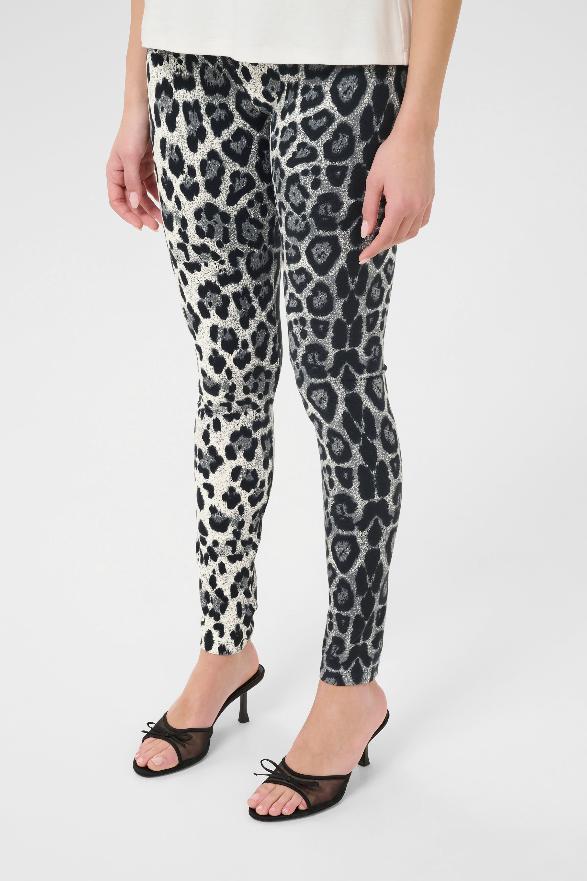 PavieKB Leggings LOOKBOOK FRONT 10103060-108963