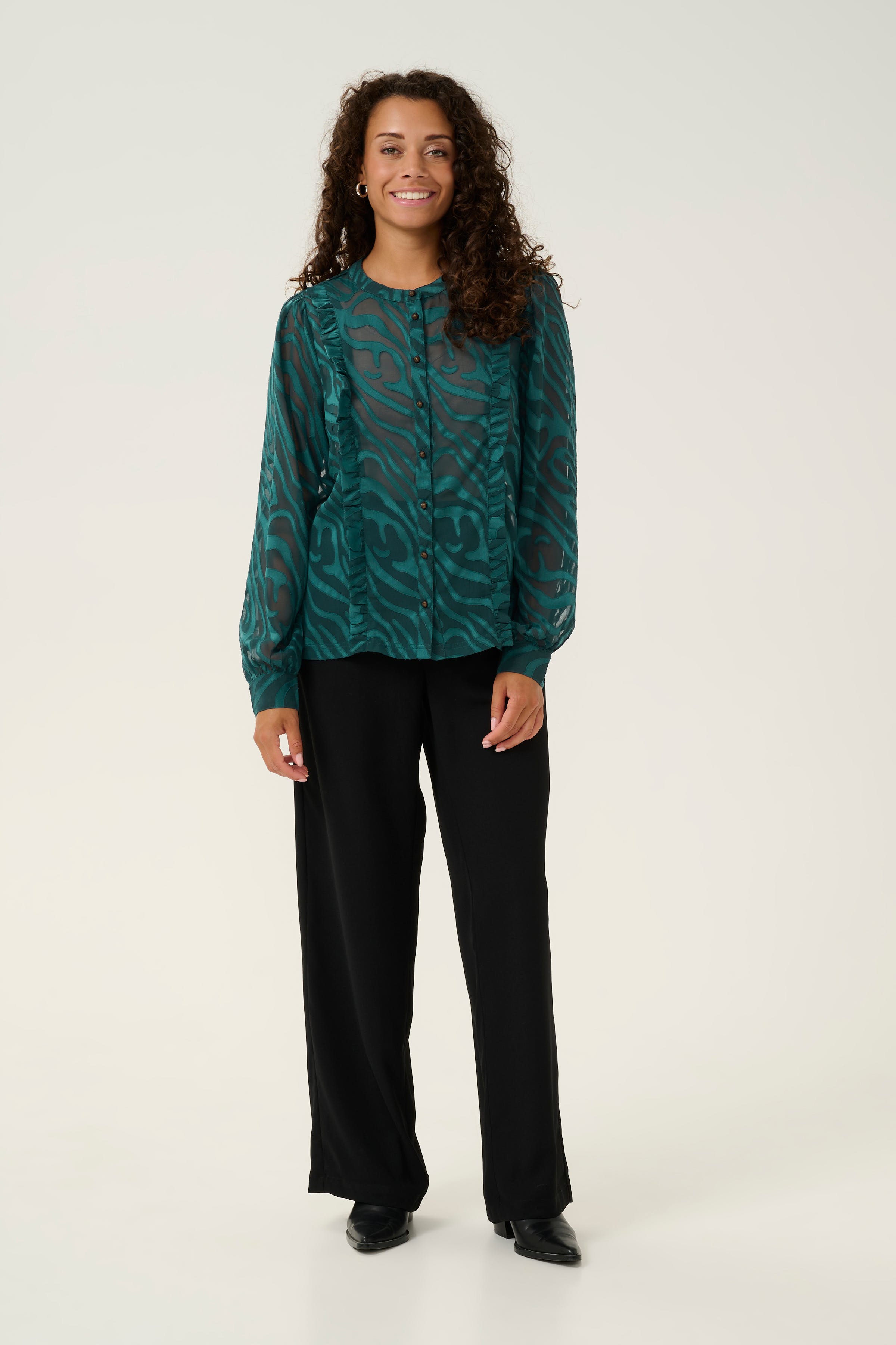 CRYana Bluse LOOKBOOK FRONT 10611984-107369