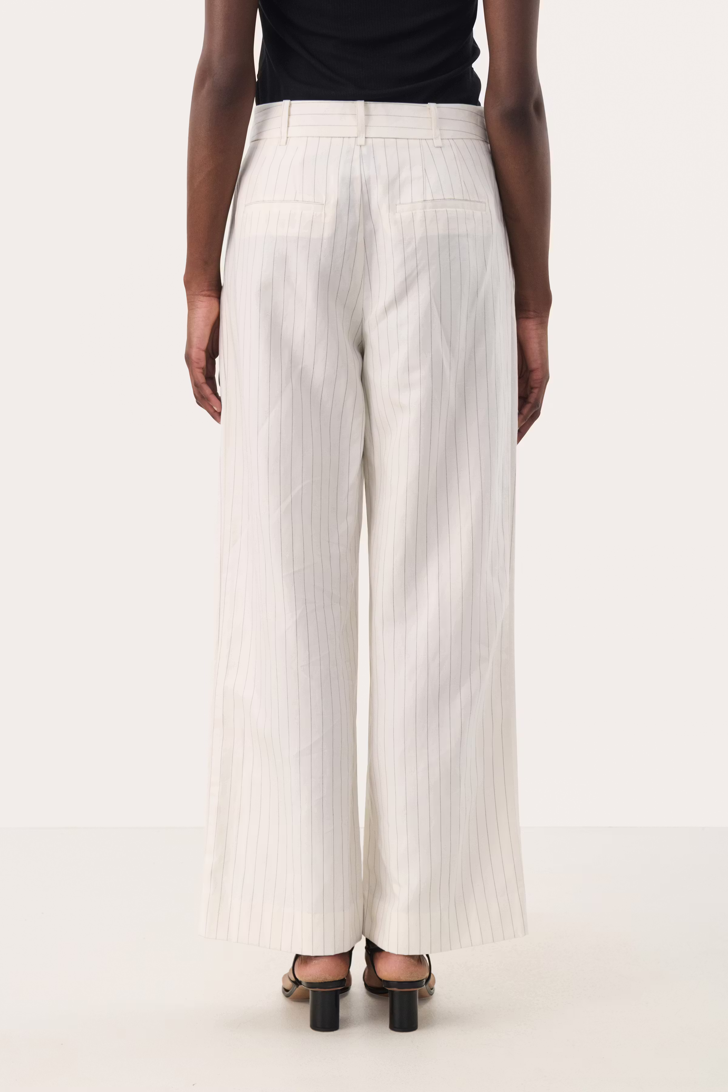 RabiaPW Hose LOOKBOOK BACK 30309595-303910