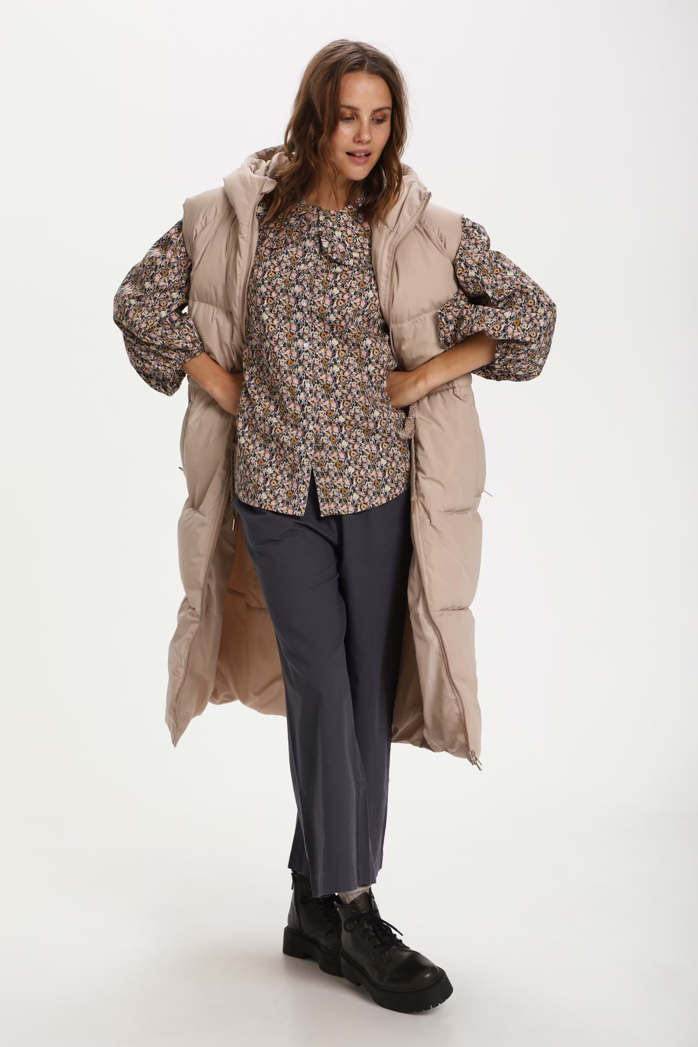  HellaSZ Vest

 LOOKBOOK BACK 30511214-161210