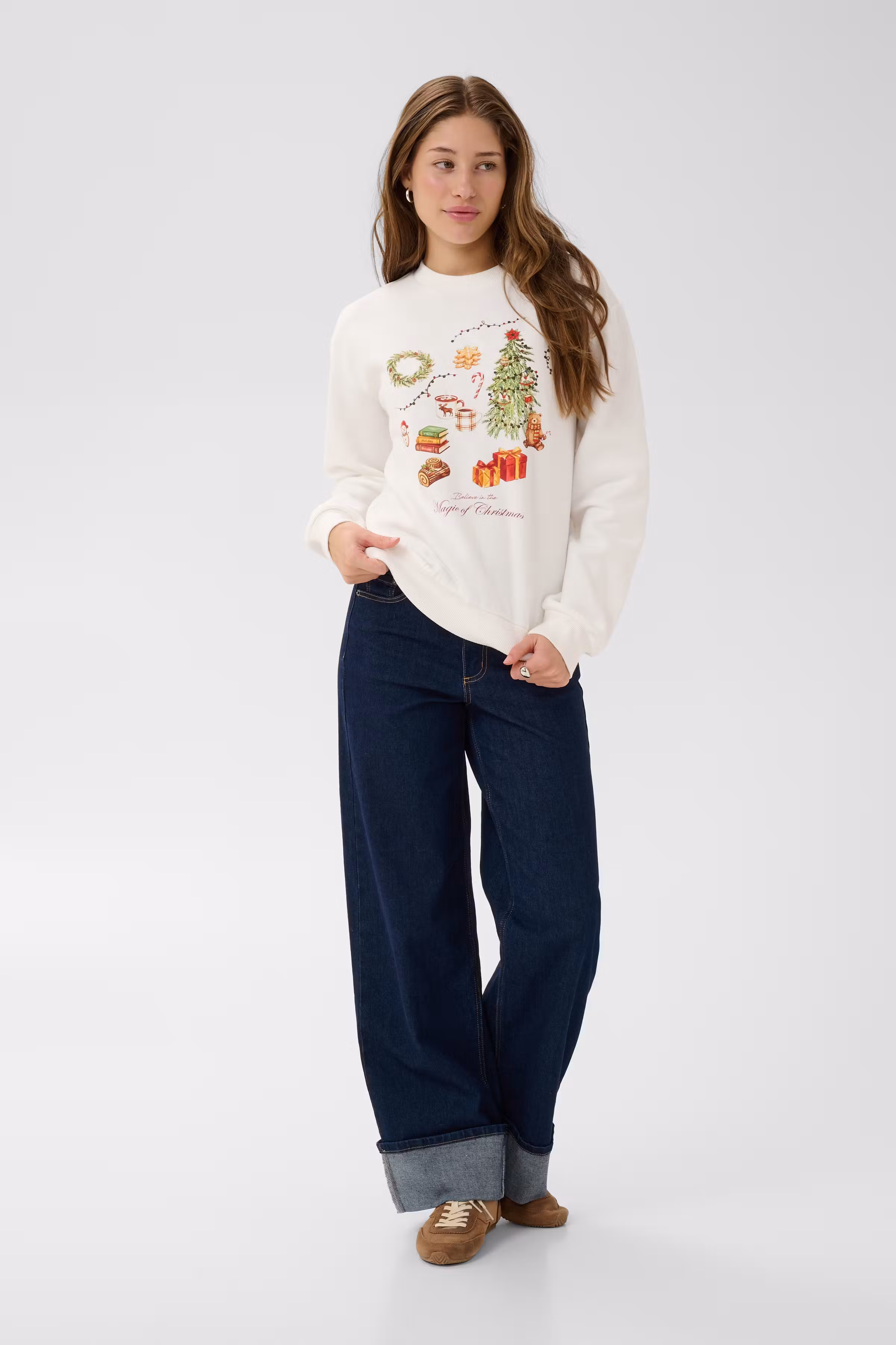 KAalice Sweatshirt LOOKBOOK FRONT 10513262-110701