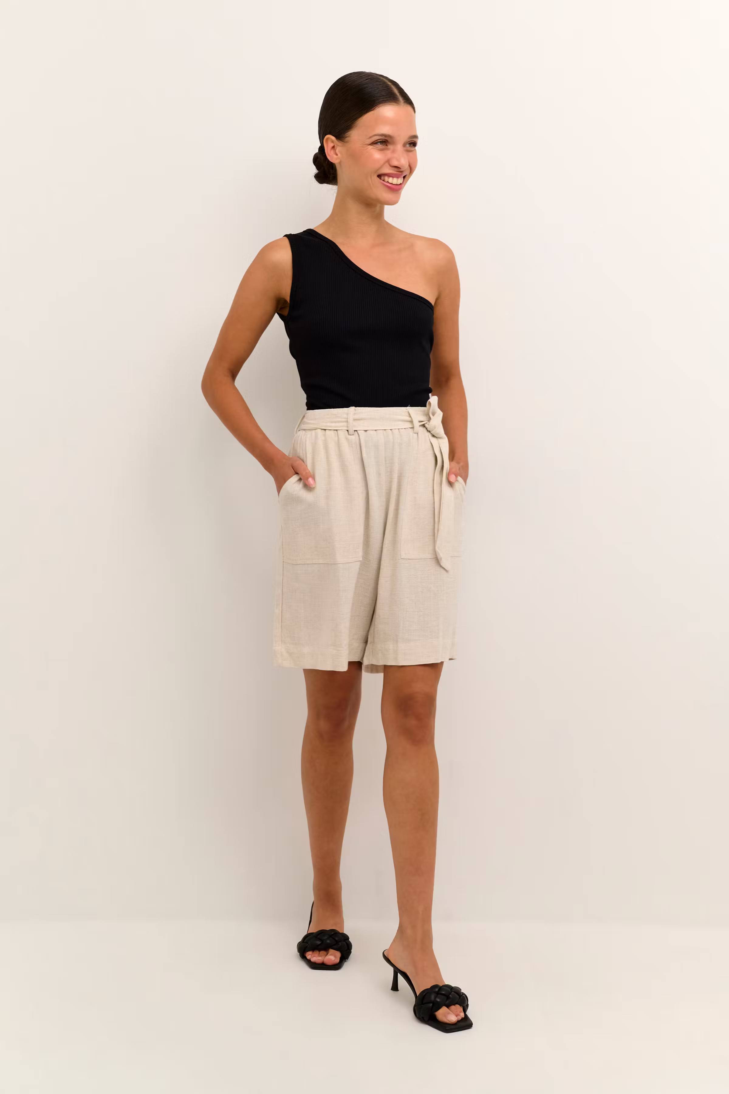 KAliny Shorts LOOKBOOK FRONT 10505493-101296